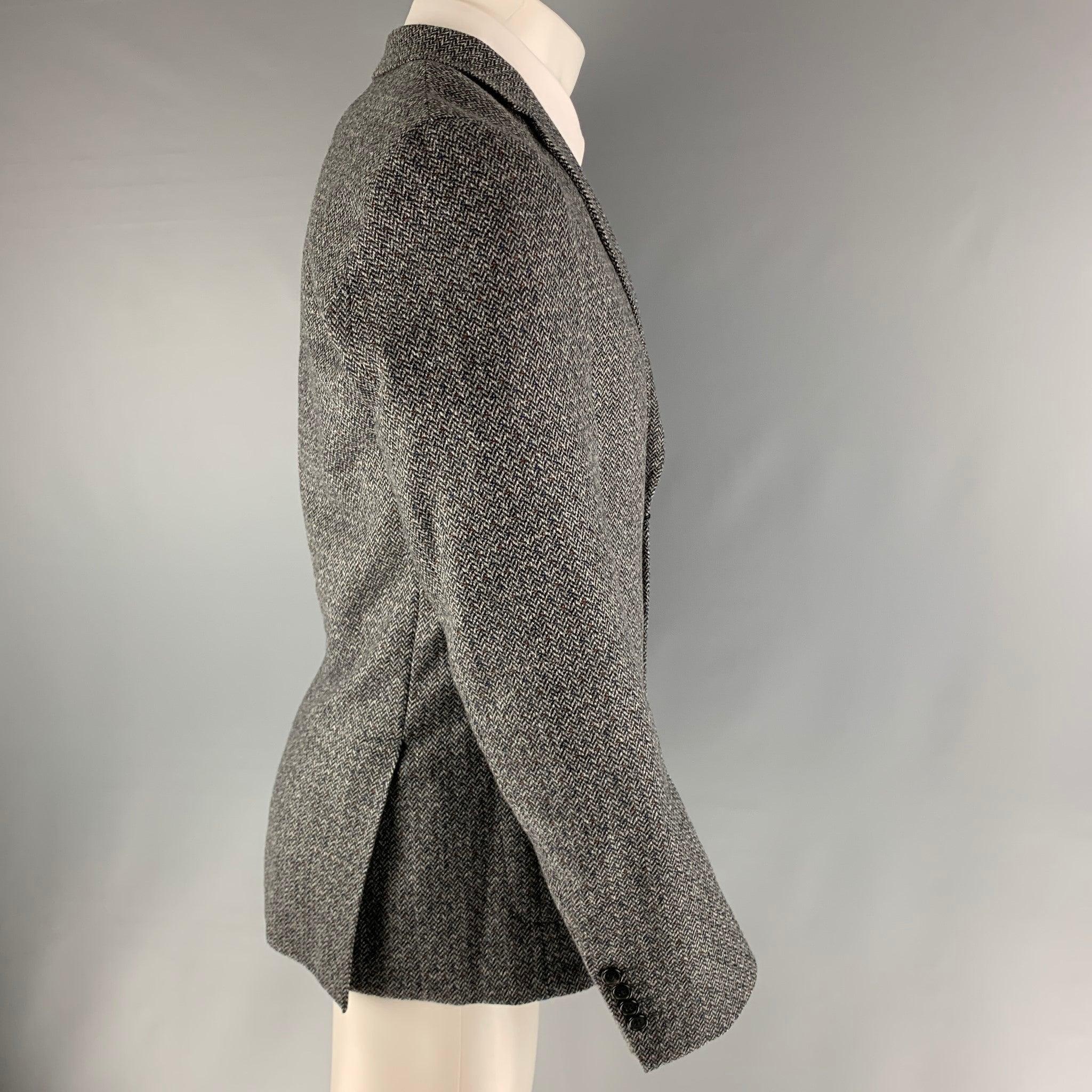 PAUL SMITH sport coat comes in a grey wool and cashmere blend featuring a single breasted cut, patch pockets, and a grey herringbone pattern. Made in Italy.New with tags. 

Marked:   40 

Measurements: 
 
Shoulder: 17 inches Chest: 40 inches Sleeve: