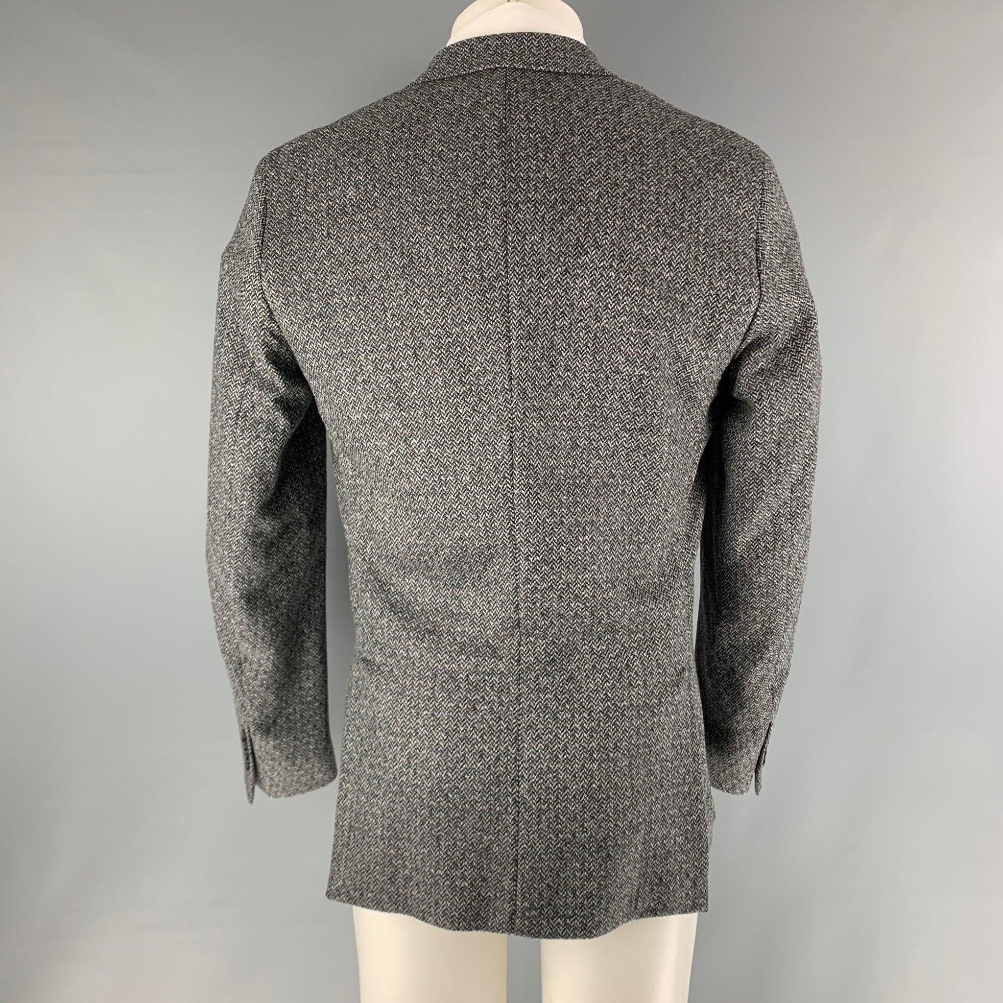 PAUL SMITH Chest Size 40 Grey Black Herringbone Wool / Cashmere Sport Coat In Good Condition For Sale In San Francisco, CA