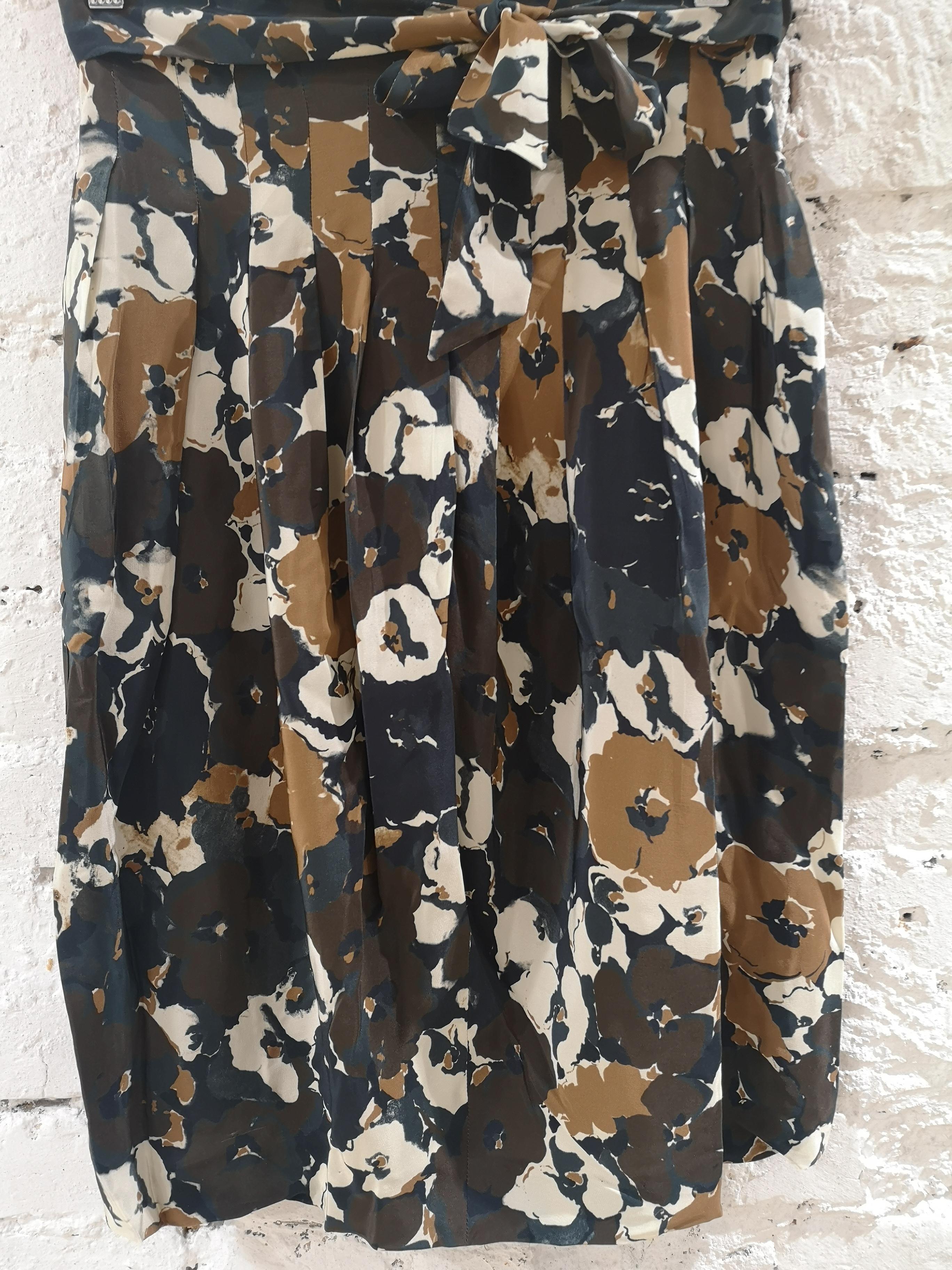 Paul Smith flower skirt
Paul Smith multicoloured skirt 
made in poland
size M 
waist 70 cm
total lenght 62 cm