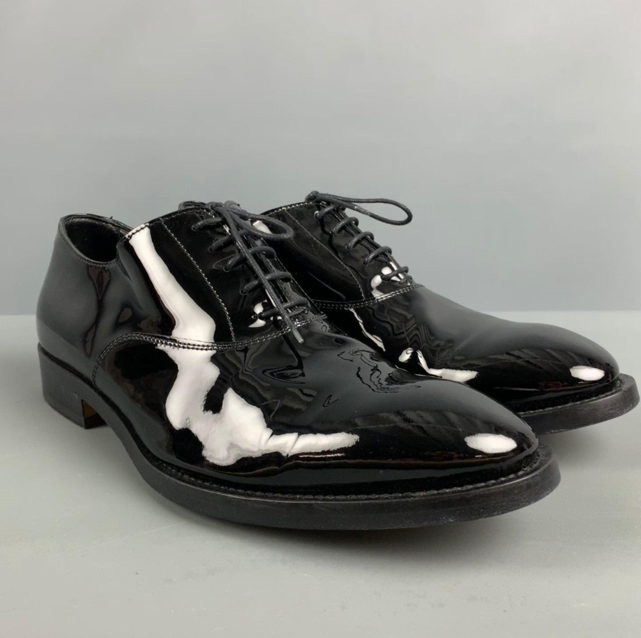 PAUL SMITH shoes comes in a black patent leather featuring a classic style and a lace up closure. Made in Italy. Excellent Pre-Owned Condition. 

Marked:   GSN01 9 43Outsole: 12 inches  x 4.25 inches  
  
  
 
Reference No.: 128213
Category: Lace Up