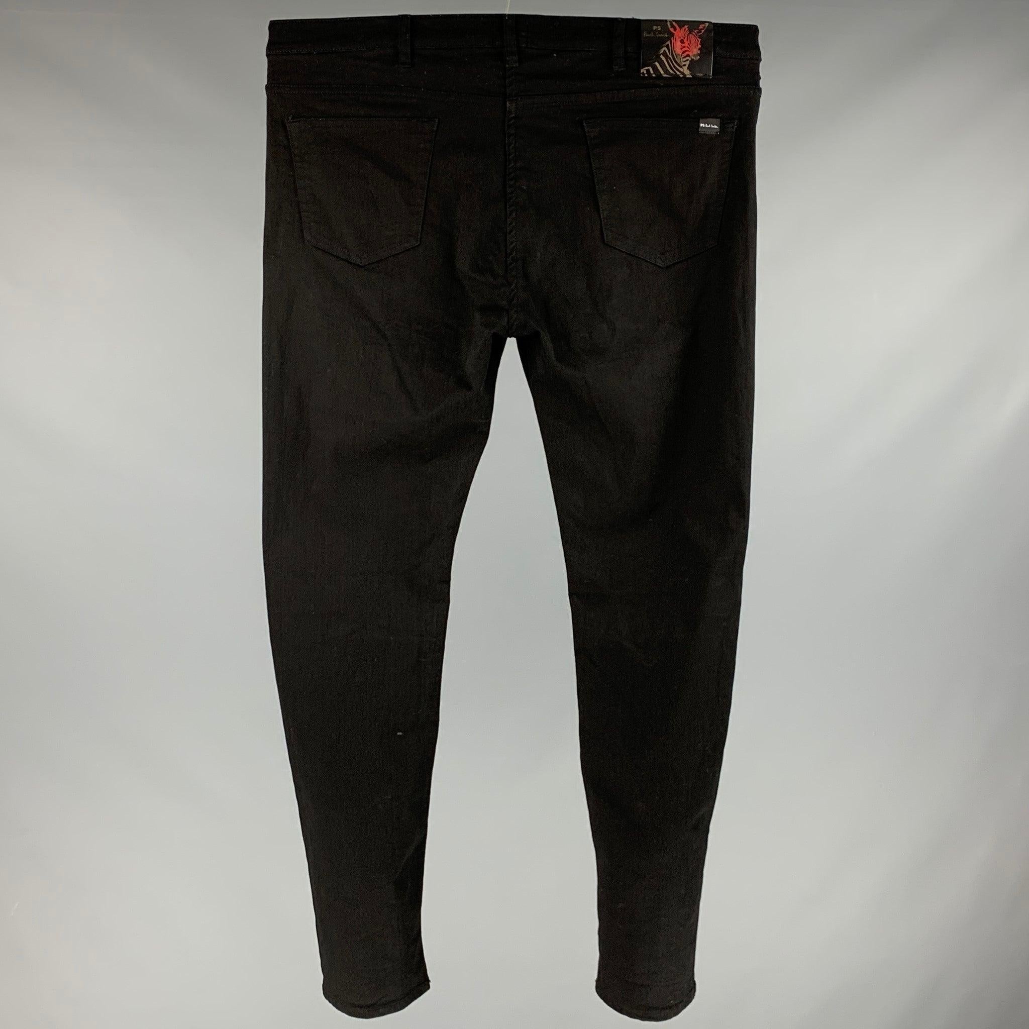PS by PAUL SMITH jeans
in a black cotton blend fabric featuring five pockets style, slim fit, and zip fly closure. Made in Canada.Very Good Pre-Owned Condition. Minor signs of wear. 

Marked:   36 

Measurements: 
  Waist: 36 inches Rise: 9 inches