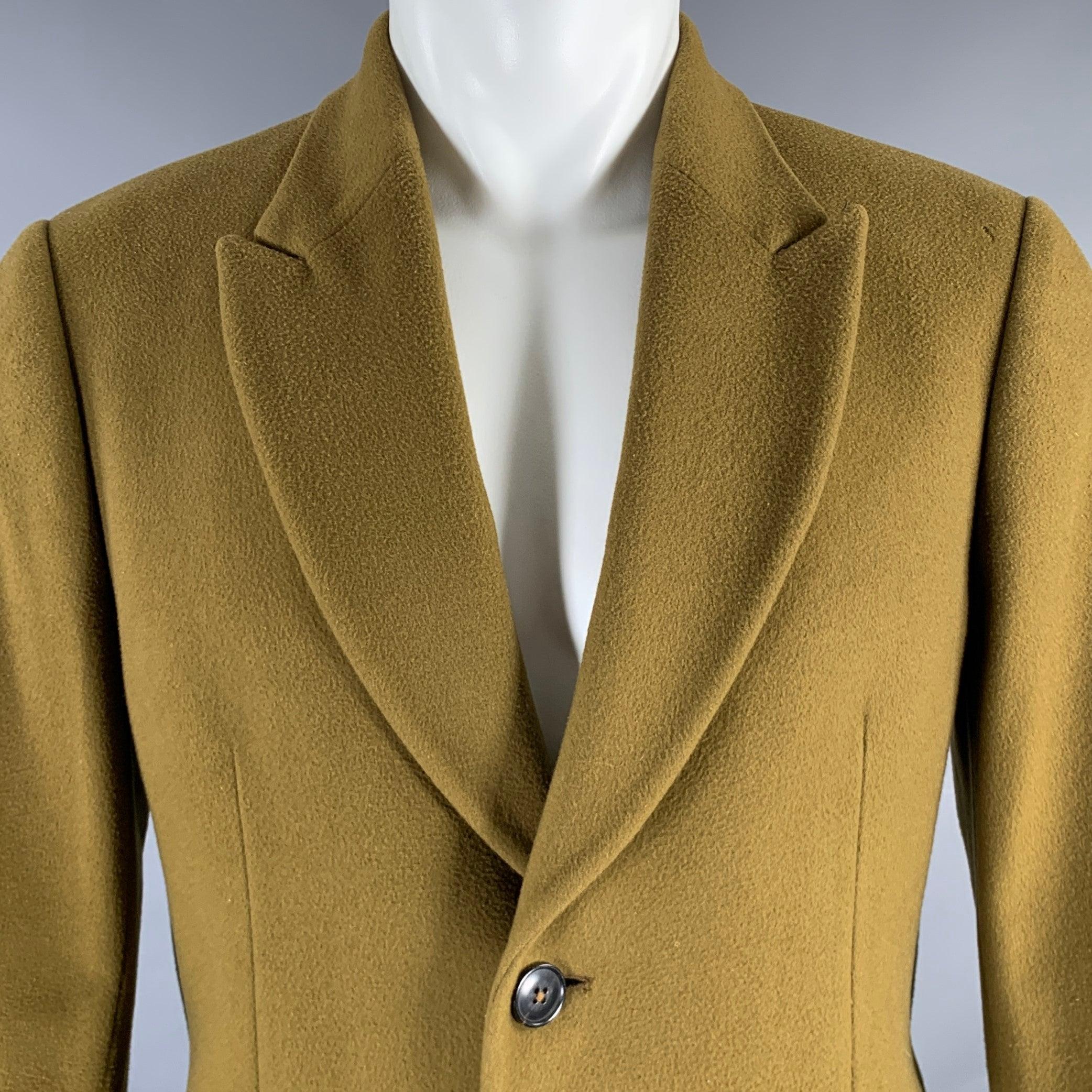 PAUL SMITH coat
in an olive green wool cashmere blend fabric featuring peak lapel, single breasted style, and button closure. Made in Italy.Very Good Pre-Owned Condition. Moderate signs of wear, as is. 

Marked:   38R/48R 

Measurements: 
