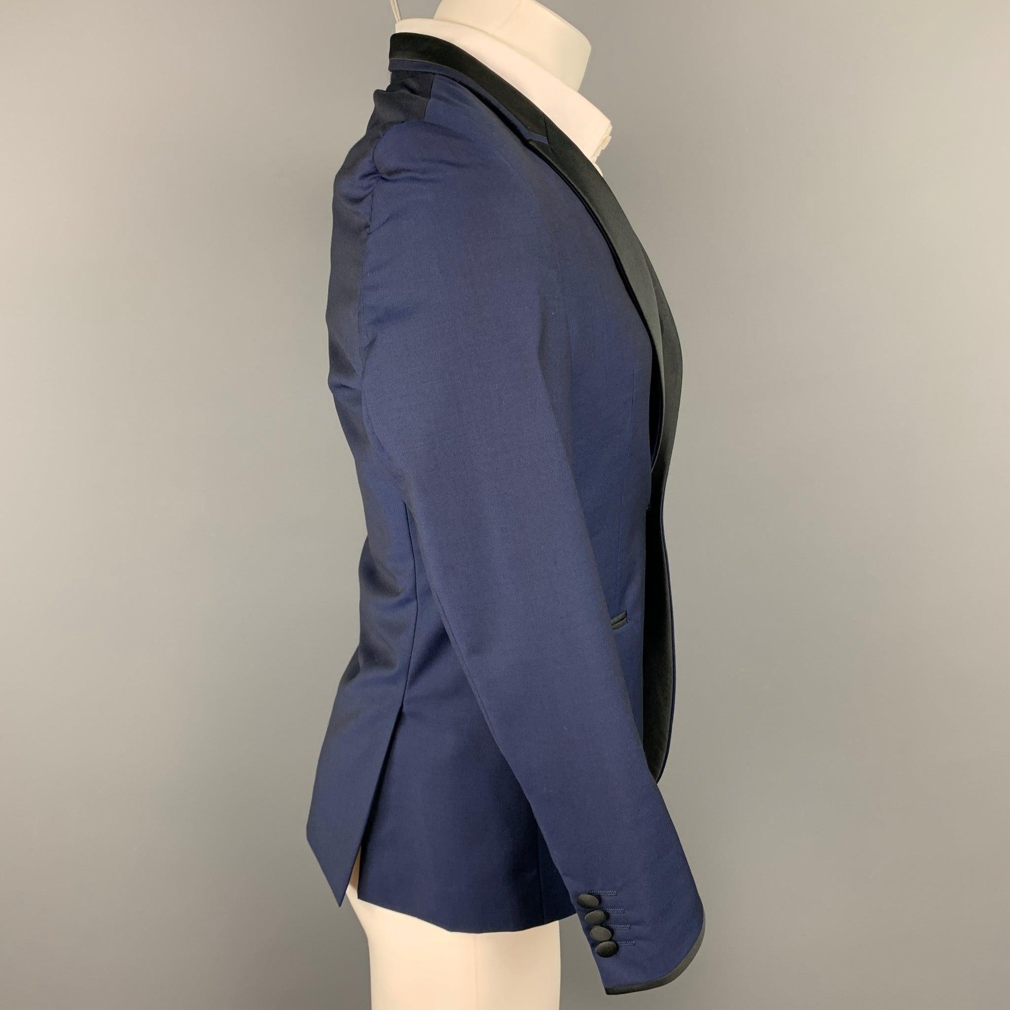 PAUL SMITH Size 38 Regular Navy Wool / Mohair Peak Lapel Tuxedo Sport Coat In Good Condition For Sale In San Francisco, CA