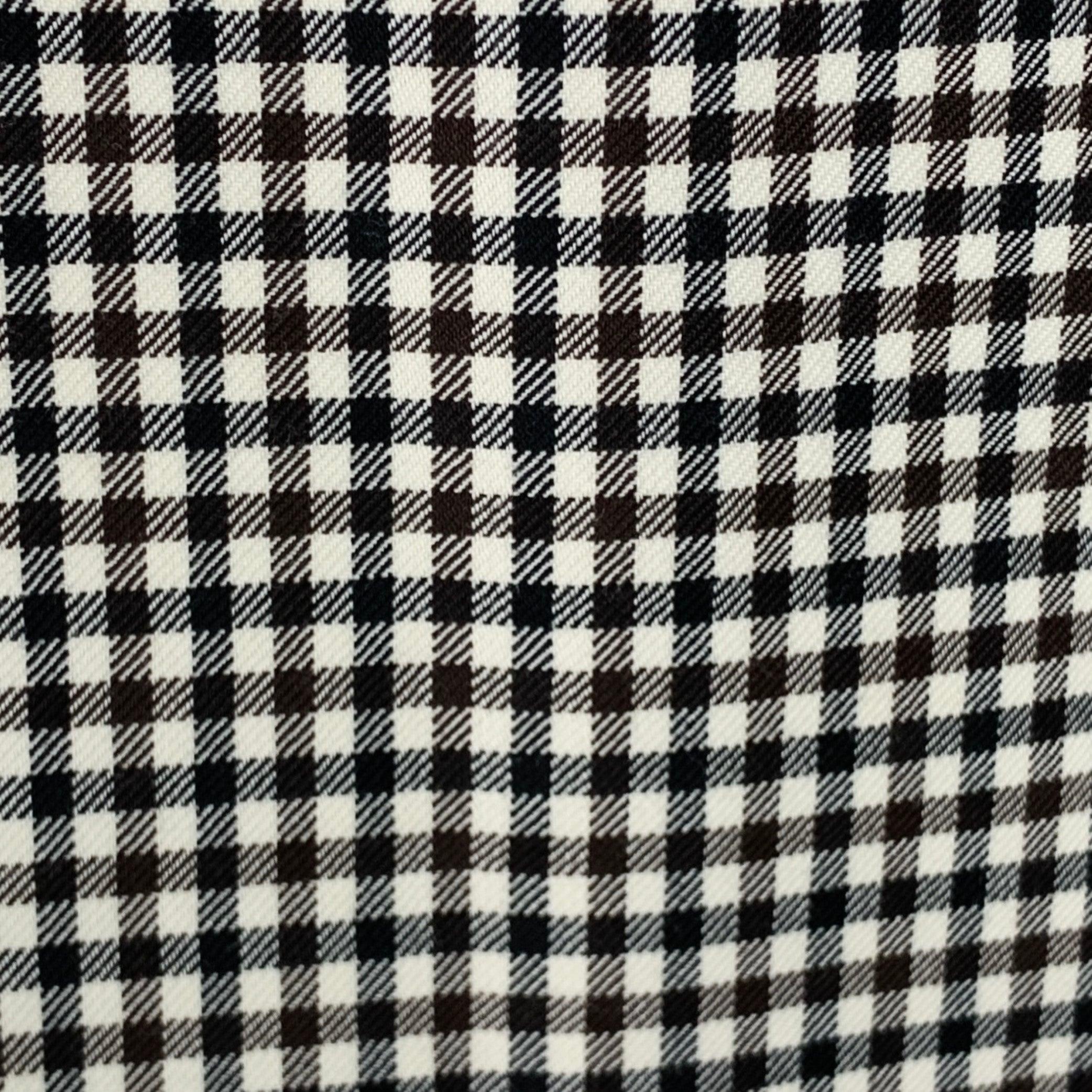 PAUL SMITH Sportmantel
aus weißem, schwarzem und braunem Wollstoff mit Karomuster, Spitzenrevers, doppeltem Rückenschlitz und doppeltem Knopfverschluss. Made in Italy Ausgezeichneter Pre-Owned Zustand. 

Markiert:   40 

Abmessungen: 
 
Schultern: