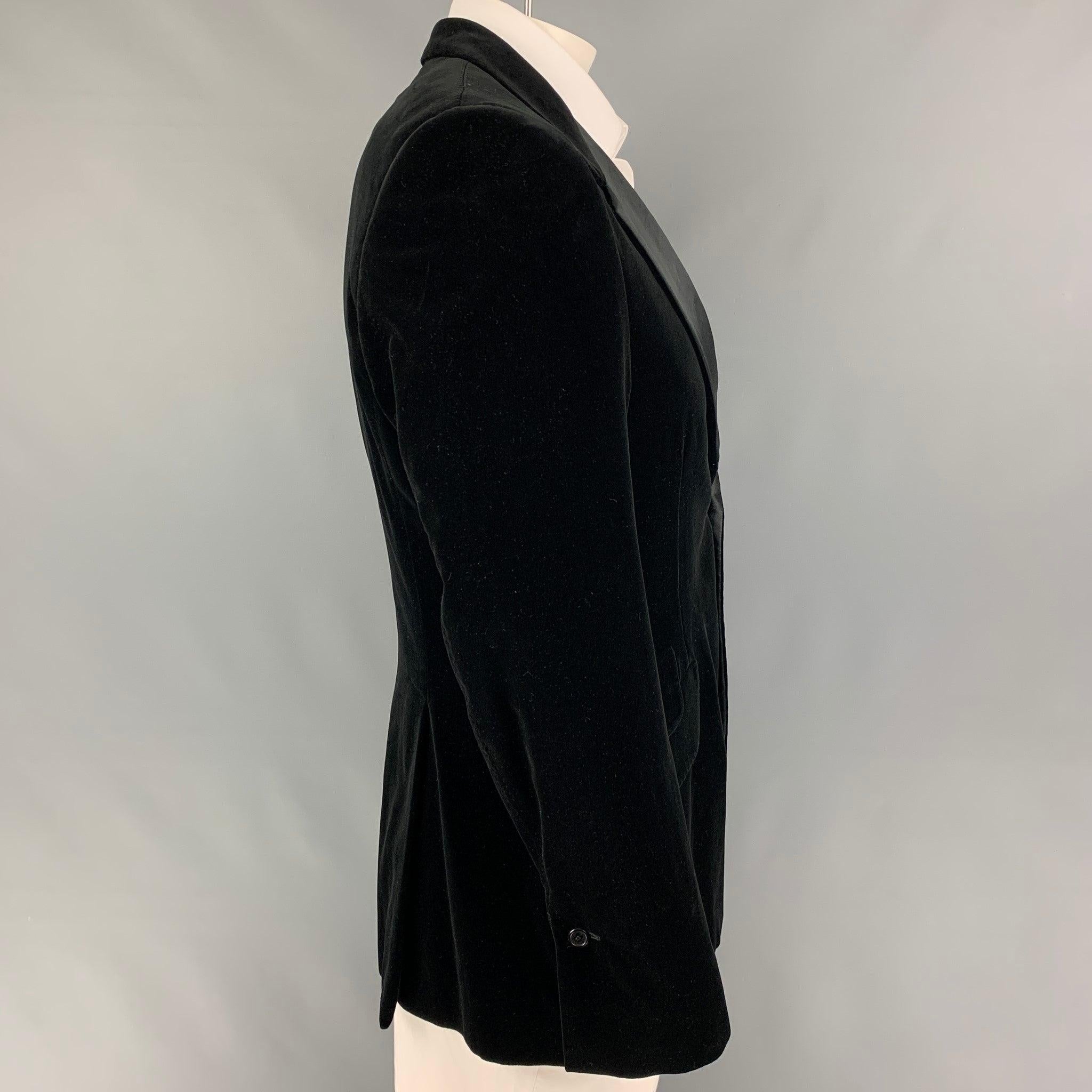 PAUL SMITH sport coat comes in a black cotton velvet with a full liner featuring a notch lapel, flap pockets, double back vent, and a double button closure. Made in Italy.
Very Good
Pre-Owned Condition. 

Marked:   42 

Measurements: 
 
Shoulder: 18