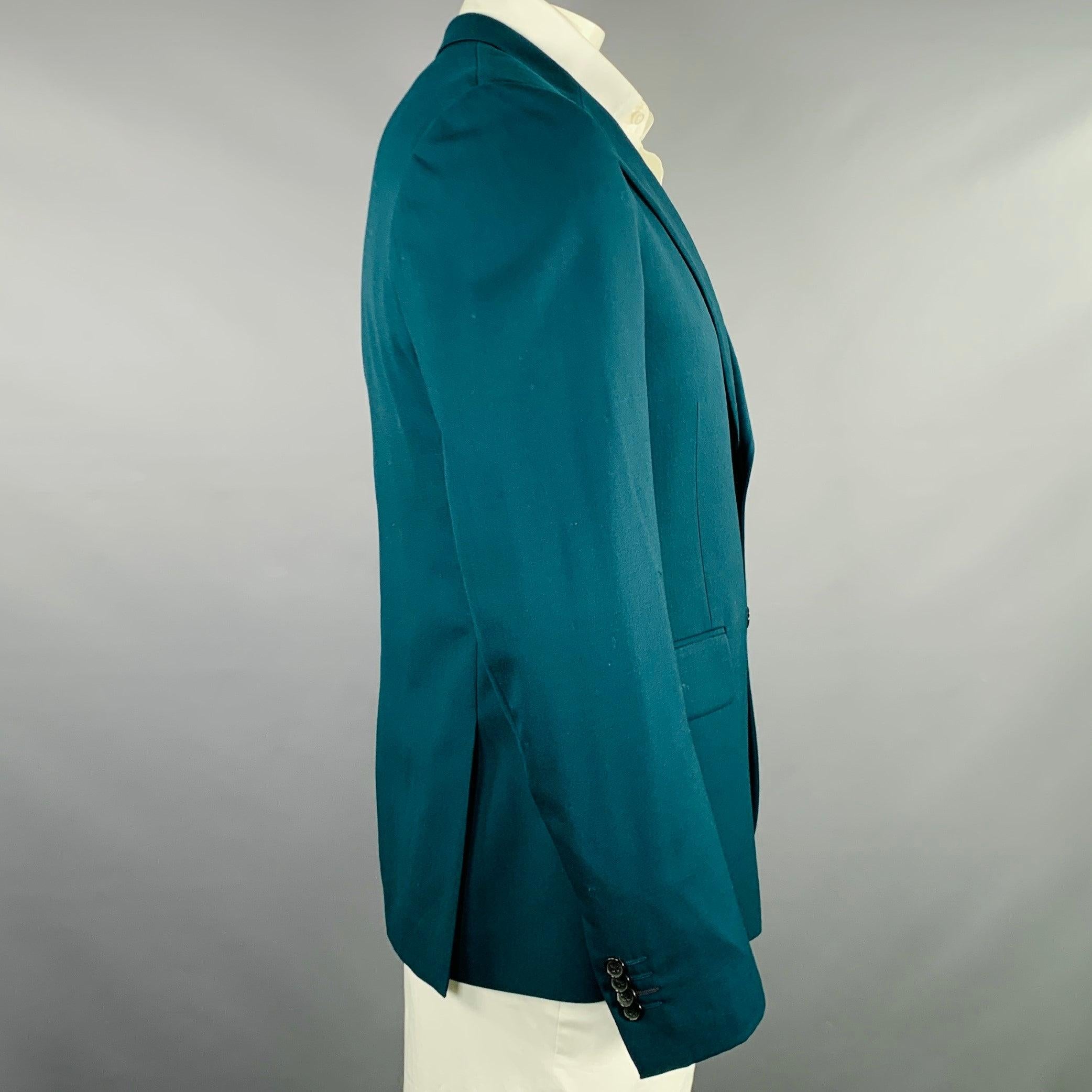 PAUL SMITH sport coat
in a green wool featuring a notch lapel, double vented back, and double button closure. Made in Italy.Excellent Pre-Owned Condition. 

Marked:   42R 

Measurements: 
 
Shoulder: 18 inches Chest: 42 inches Sleeve: 27 inches