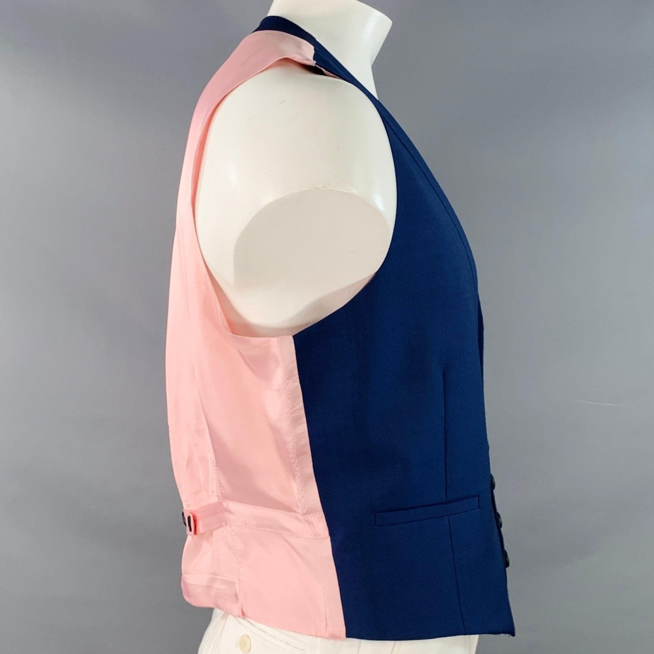 PAUL SMITH vest
in a blue wool mohair fabric featuring a collarless style, pink back satin panel, and button closure. Made in Italy.Excellent Pre-Owned Condition. 

Marked:   44R 

Measurements: 
 
Shoulder: 13.5 inches Chest: 44 inches Length: 21