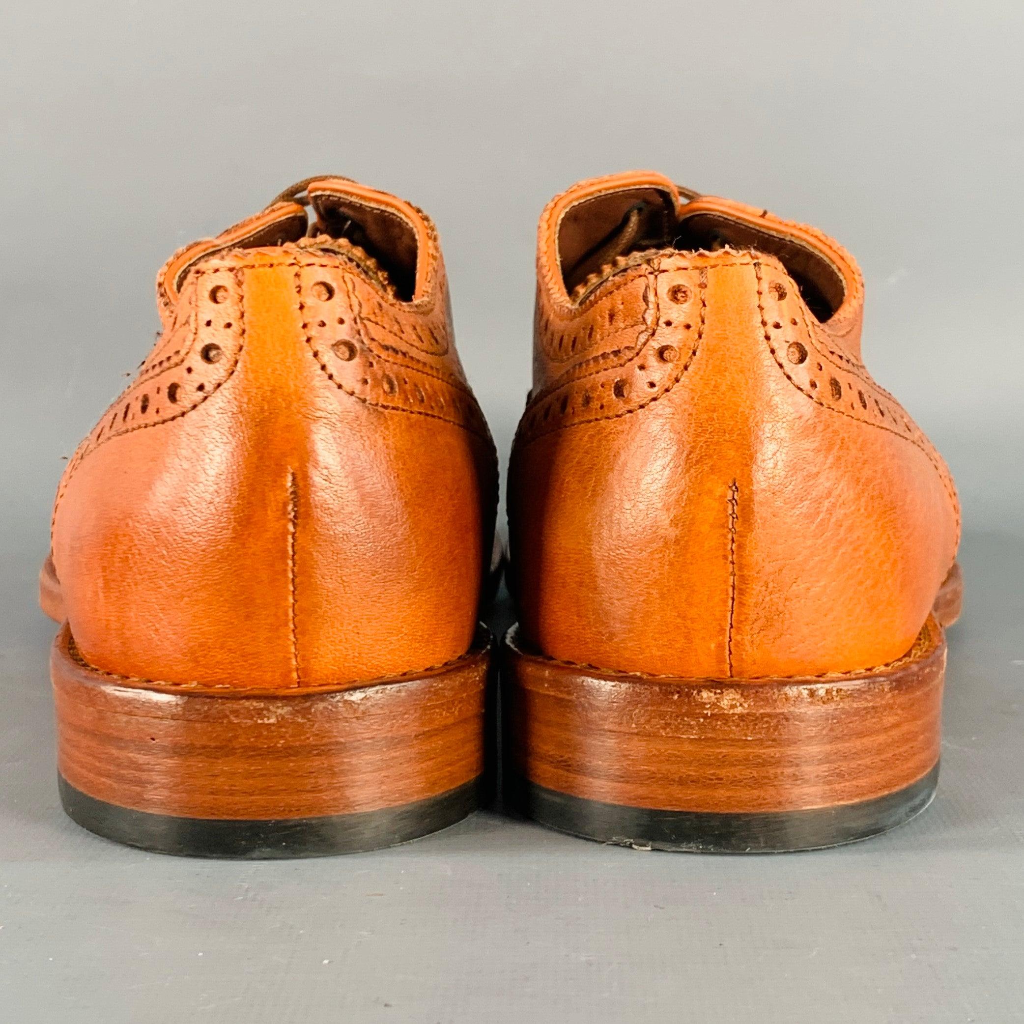 Orange PAUL SMITH Taille 7.5 Wingtip Lace-Up Flexible Travel Shoes en cuir perforé orange en vente