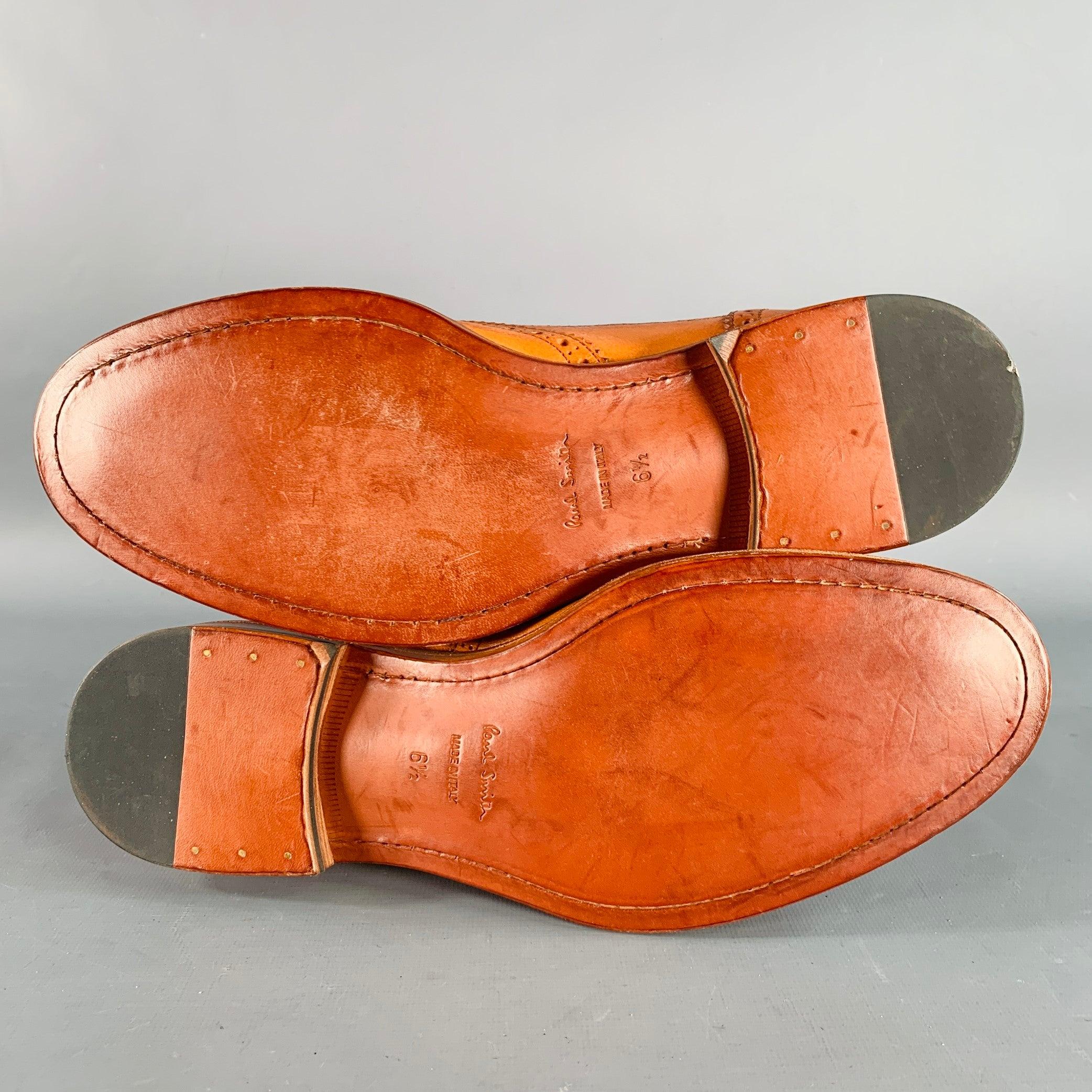 PAUL SMITH Taille 7.5 Wingtip Lace-Up Flexible Travel Shoes en cuir perforé orange en vente 1