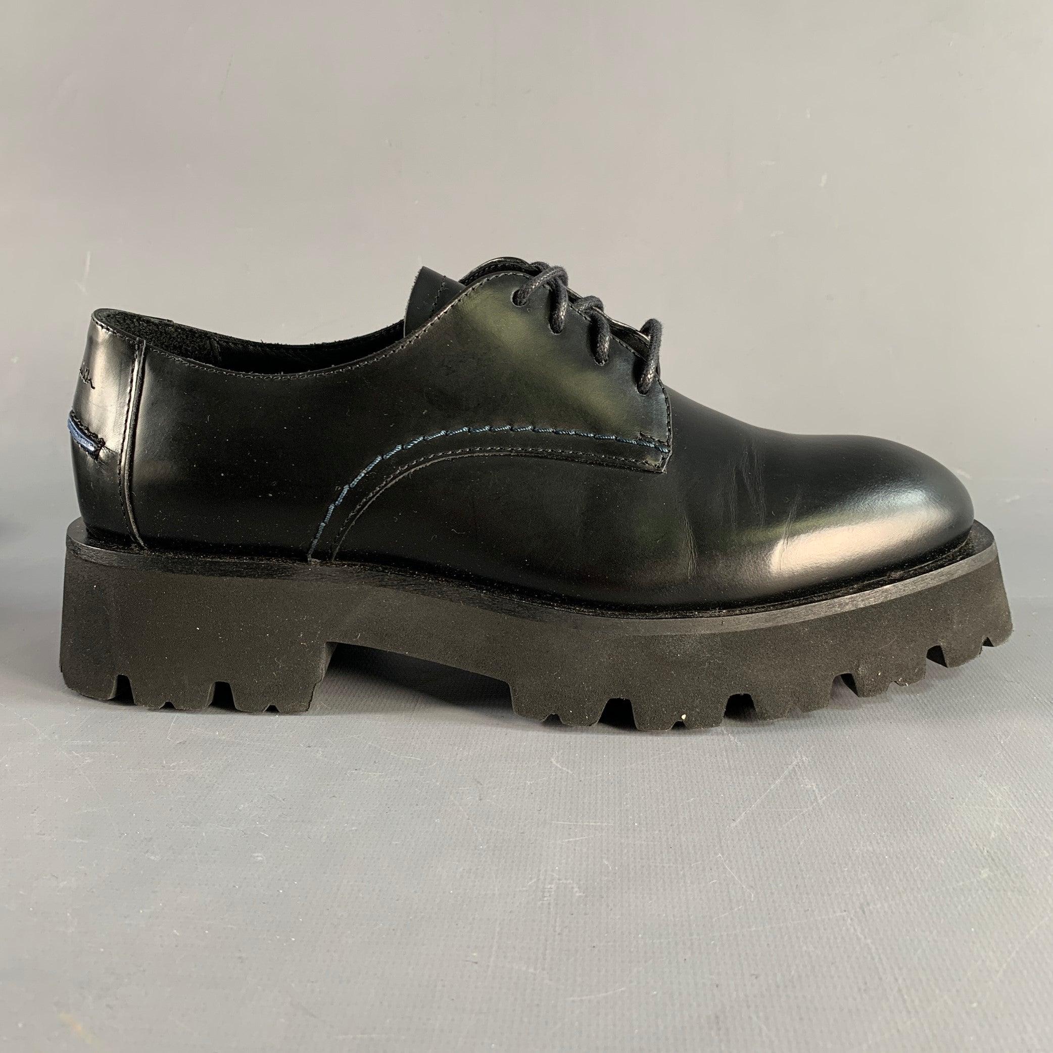 PAUL SMITH shoes comes in a black leather featuring a round toe, platform sole, and a lace up closure. Made in Italy. Excellent Pre-Owned Condition. 

Marked:   2845 9531 8Length: 11.25 inches Width: 4.25 inches Platform: 2 inches  
  
  
 
Sui