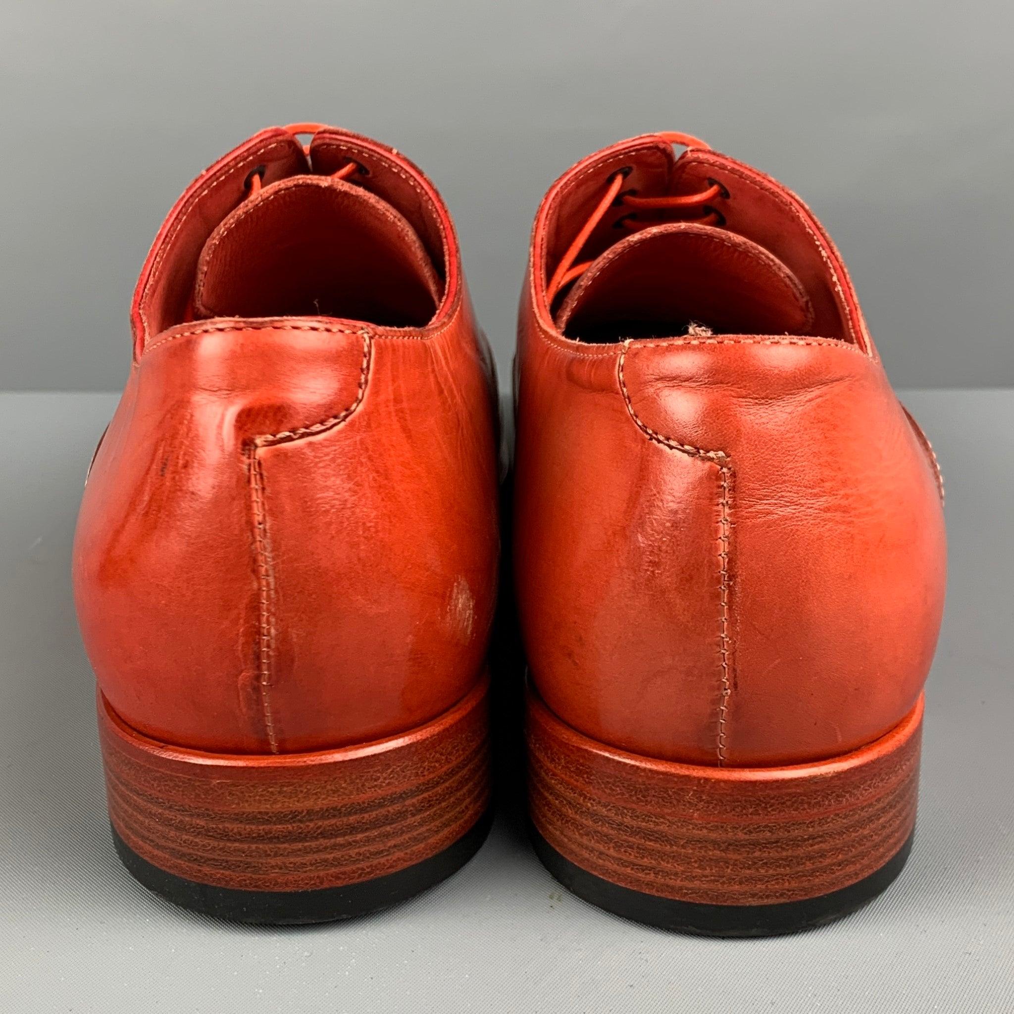 PAUL SMITH Size 8.5 Orange Perforated Leather Cap Toe Lace Up Shoes In Good Condition For Sale In San Francisco, CA