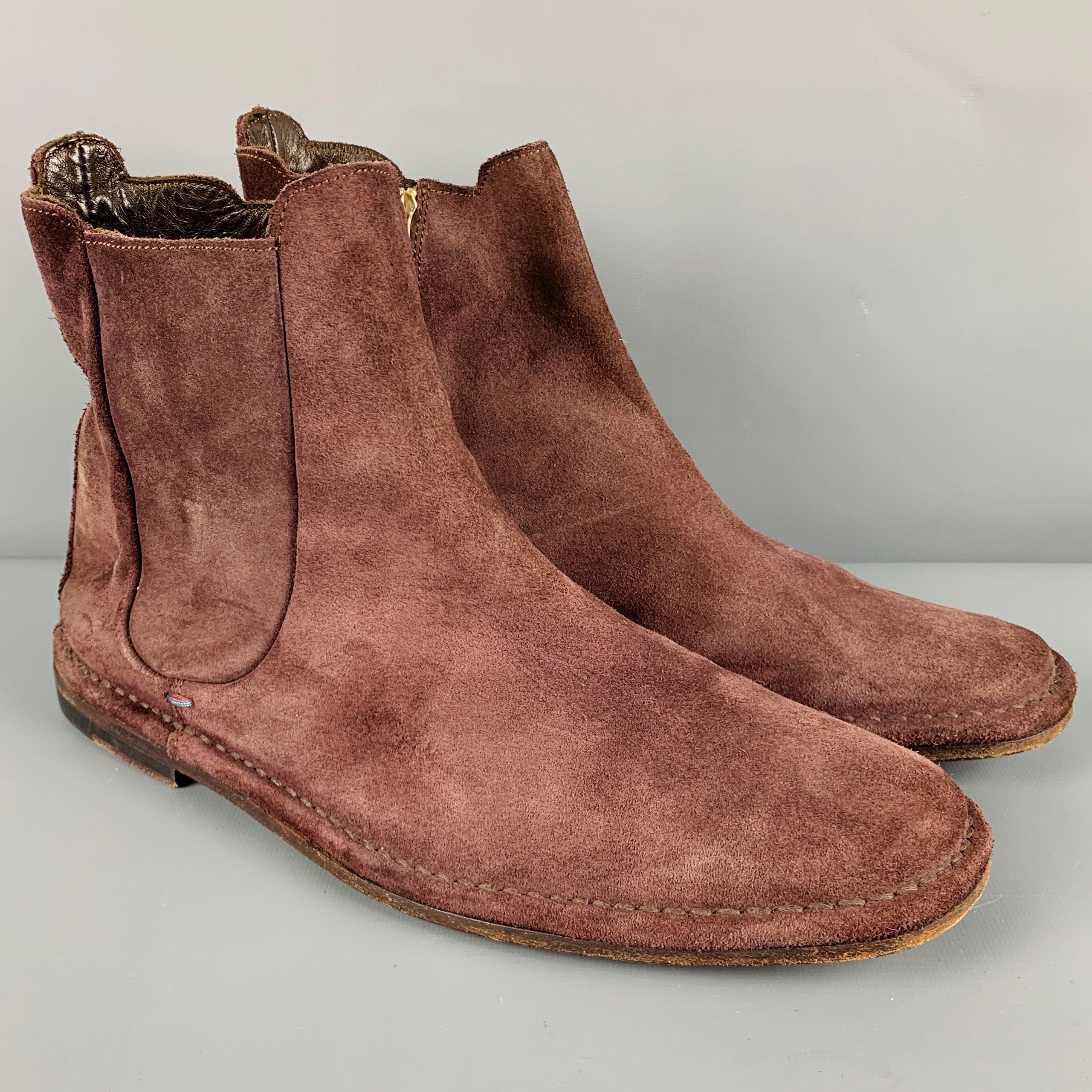 PAUL SMITH
boots in a purple suede fabric featuring an ankle style, wooden sole, and side zipper closure. Made in Italy.Very Good Pre-Owned Condition. Moderate signs of wear. 

Marked:   9 

Measurements: 
  Length: 12 inches Width: 4.25 inches