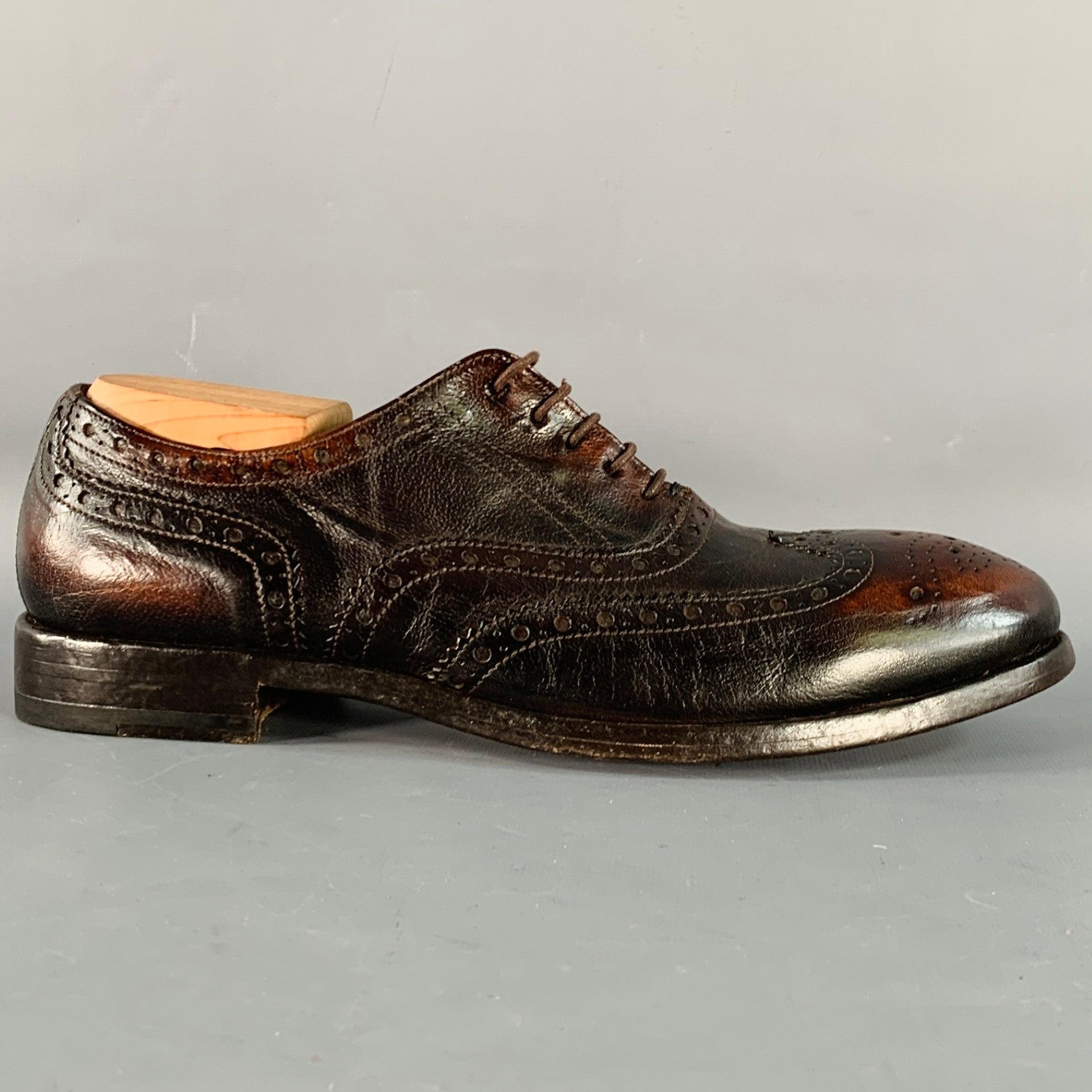 PAUL SMITH Oxford-Schuhe aus braunem Antikleder mit perforiertem Design, Flügelspitze und Schnürverschluss. Schuhspanner nicht enthalten. Made in Italy Ausgezeichneter Pre-Owned Zustand. 

Markiert:   H005 8.5 42.5Außensohle: 12 Zoll  x
 4 Zoll 
  
