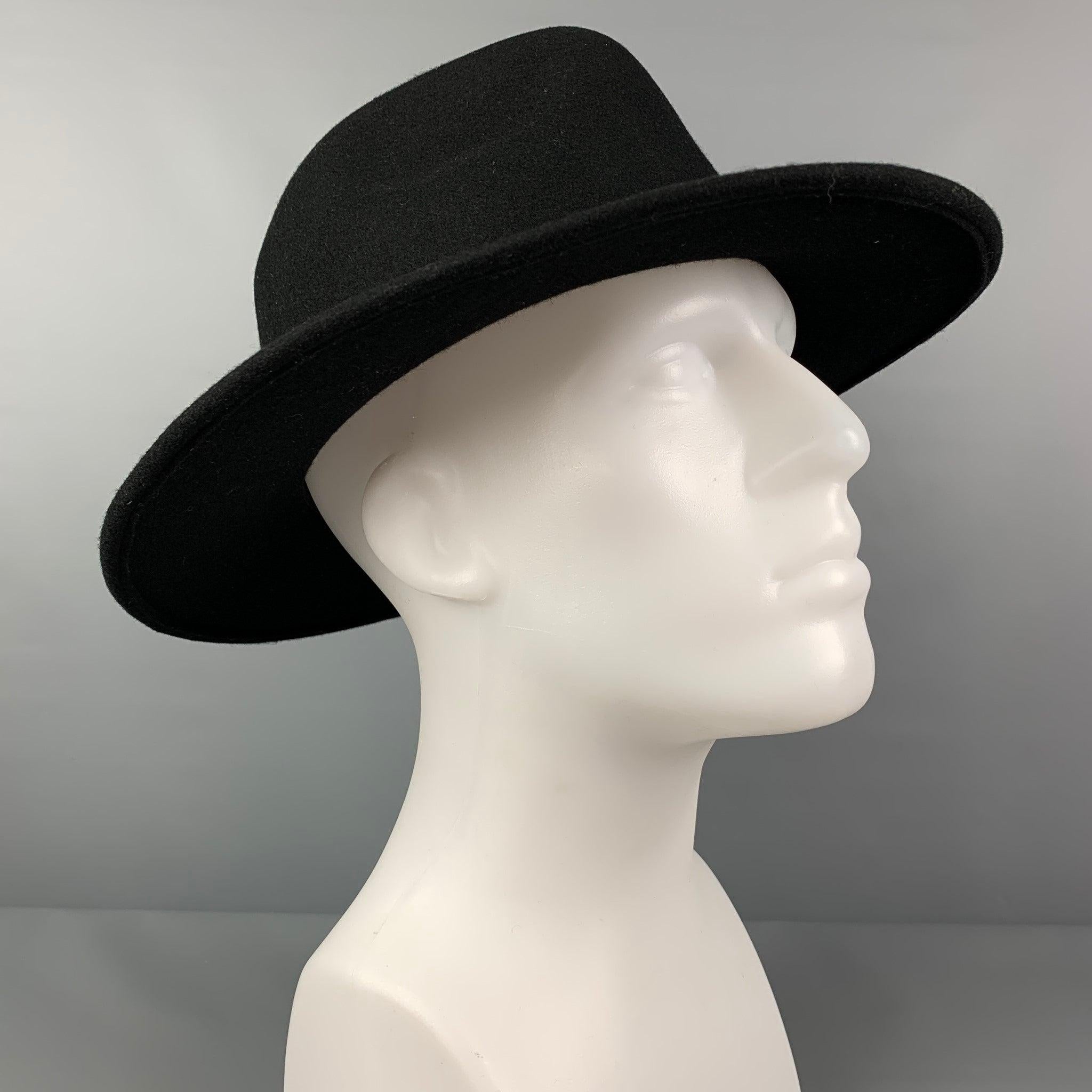 PAUL SMITH hat comes in a black wool featuring a orange drawstring design.
Very Good
Pre-Owned Condition. 

Marked:   L 

Measurements: 
  Opening: 23 inches  Brim: 3 inches  Height: 4.25 inches 
  
  
 
Reference: 120339
Category: Hats
More