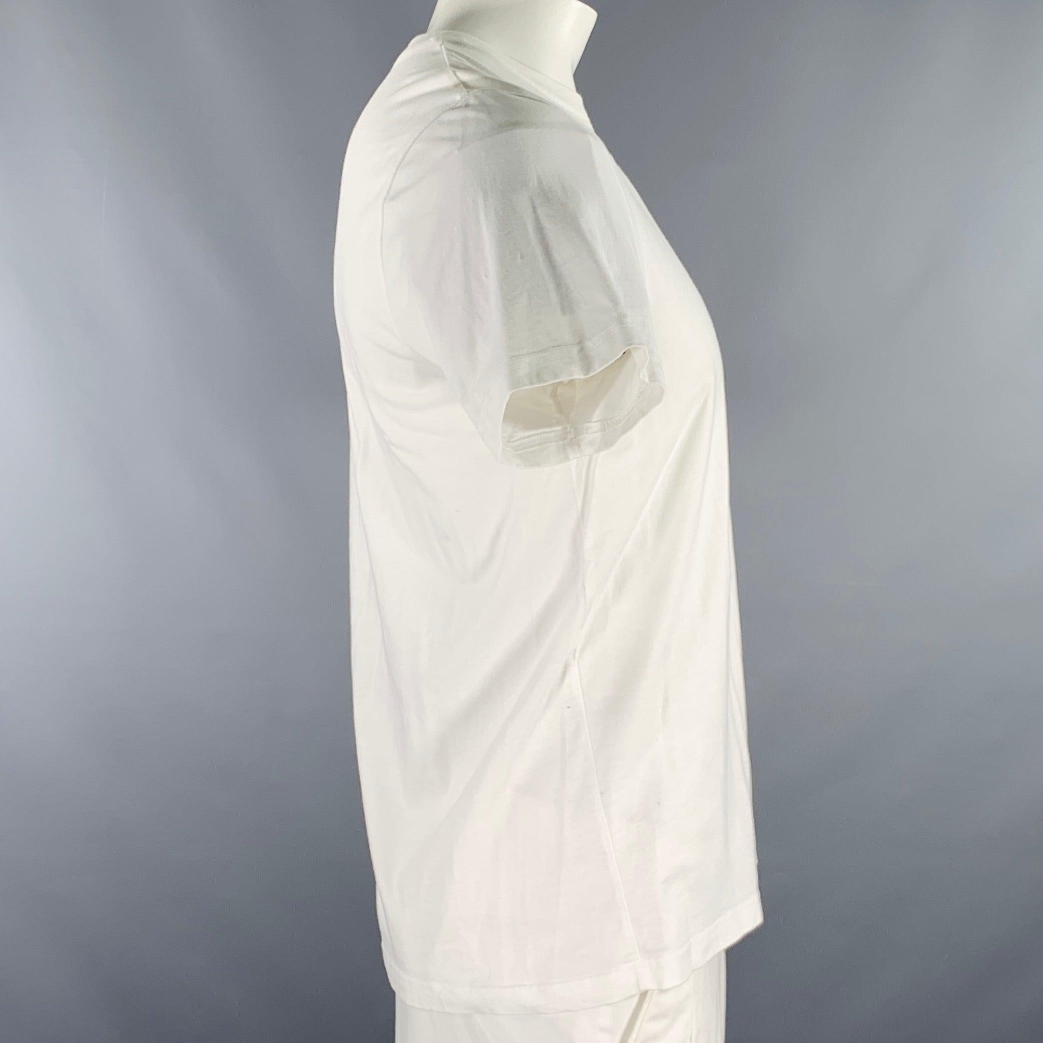 T-shirt PAUL SMITH
en jersey de coton blanc avec un imprimé tête de zèbre monté multicolore, des manches courtes et un col ras du cou. Excellent état d'origine. 

Marqué :   L 

Mesures : 
 
Épaule : 18 pouces Poitrine : 41 pouces Manches : 8 pouces