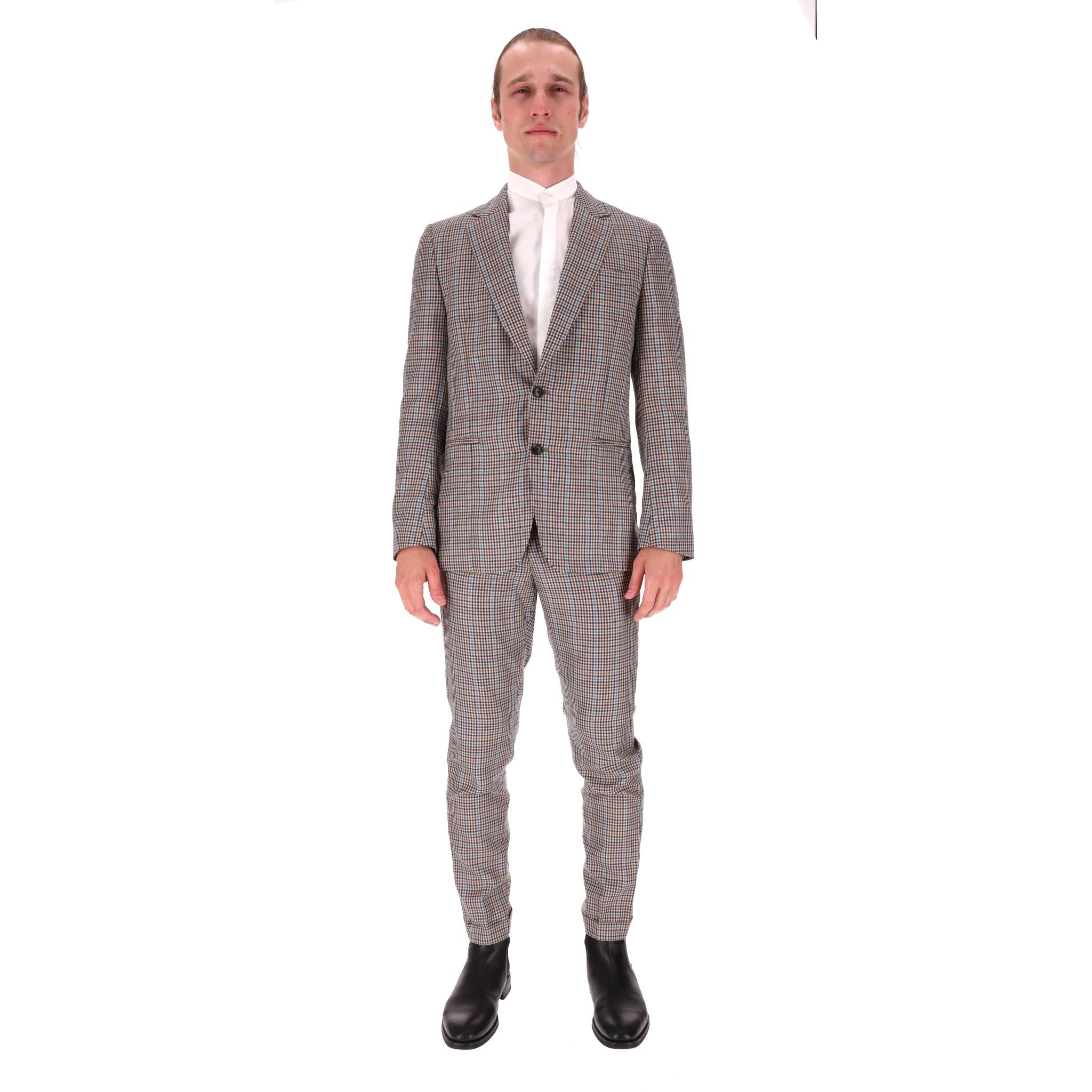 Paul Smith Wool & Silk Blend Checked Suit

Grey suit cottising of a blazer and matching trousers, crafted from wool and silk in a check pattern.

The blazer is a single-breasted design with a two-button closure and flap pockets.

The trousers are