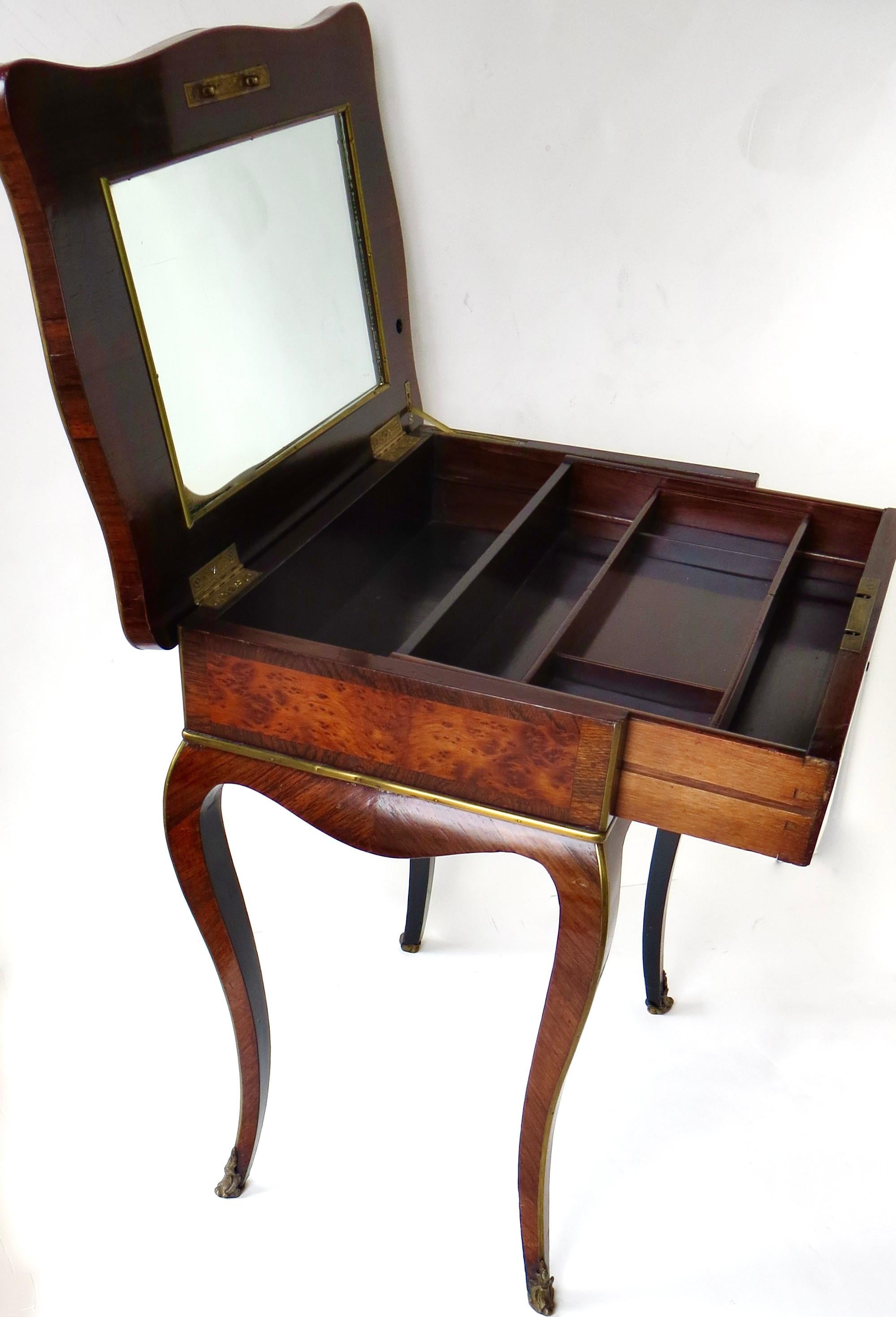 Paul Sormani French Dressing Table Amboyna Veneer (Rare). Circa 1870 In Good Condition For Sale In Incline Village, NV