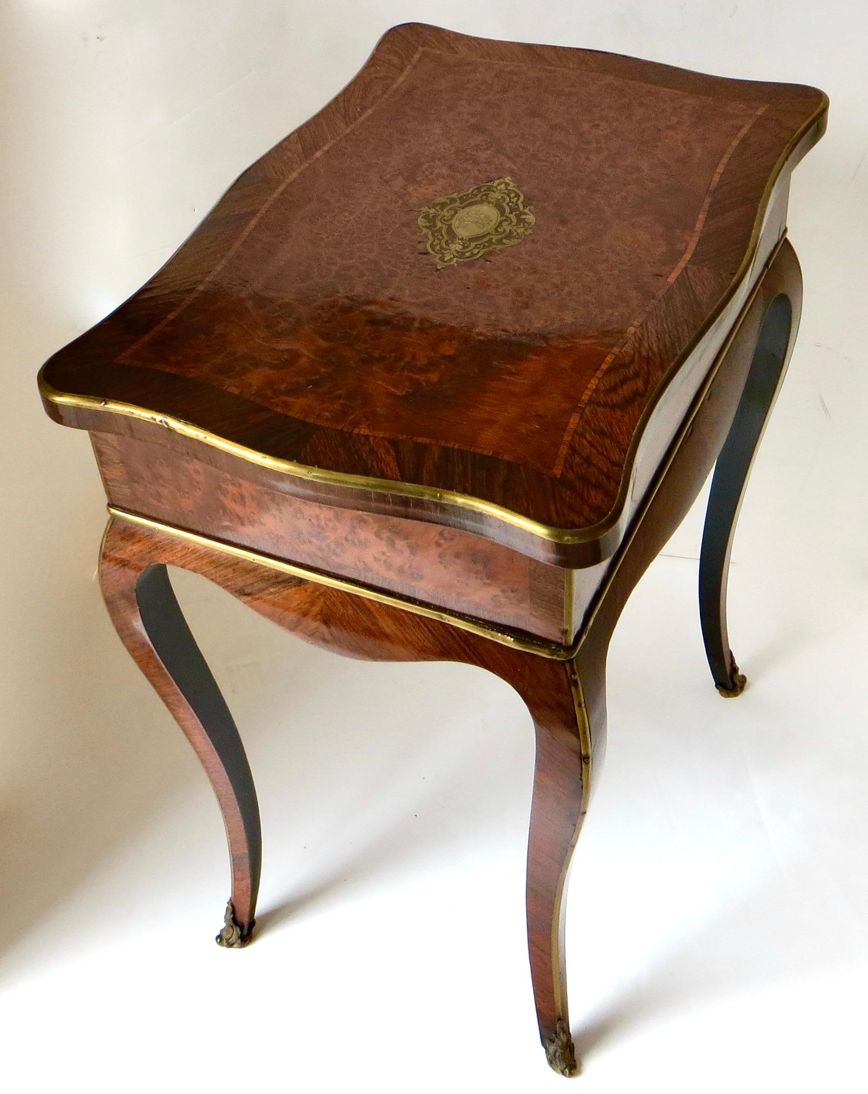 Fin du XIXe siècle Table de coiffeuse française Paul Sormani en placage d'amboyna (rare). Circa 1870 en vente
