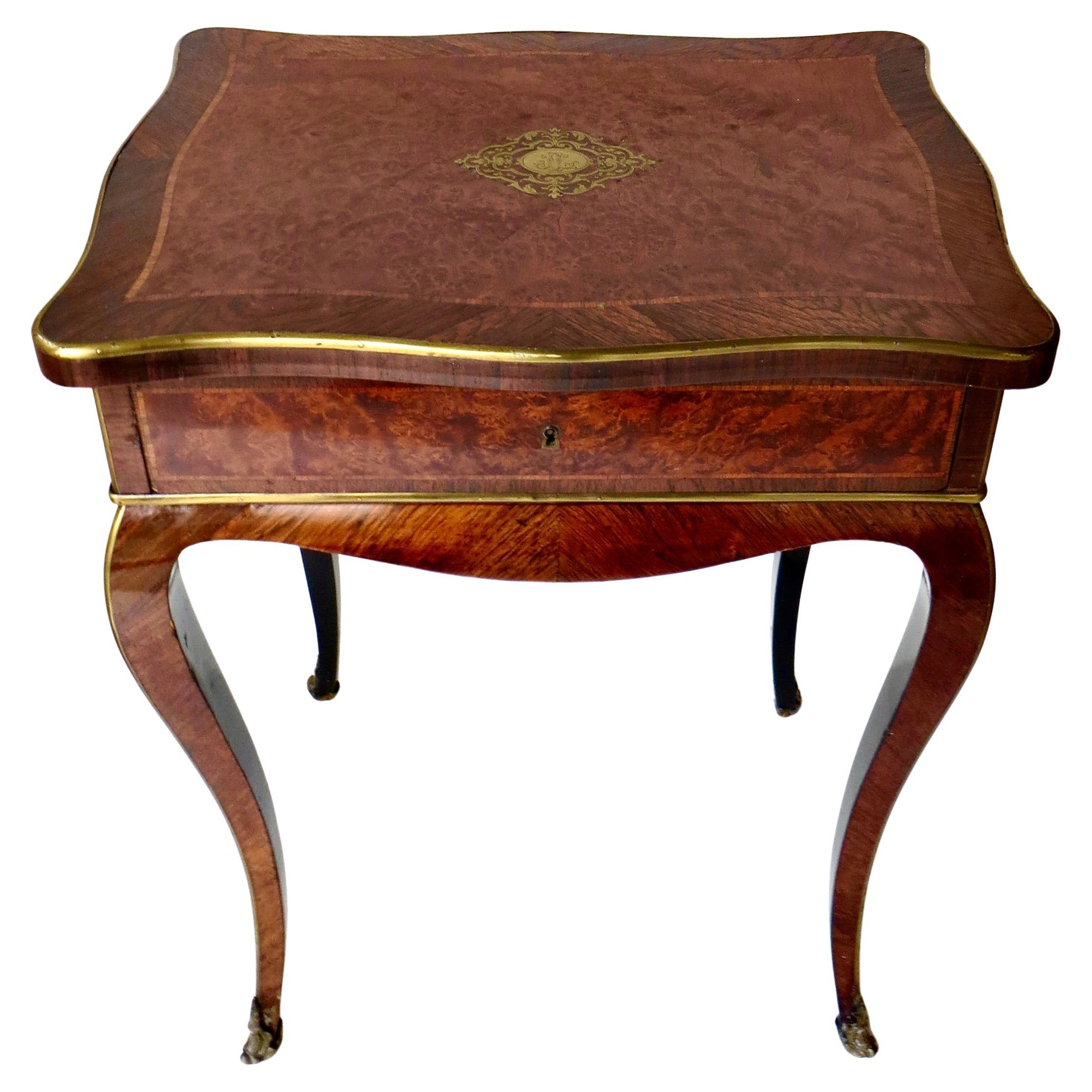 Table de coiffeuse française Paul Sormani en placage d'amboyna (rare). Circa 1870 en vente