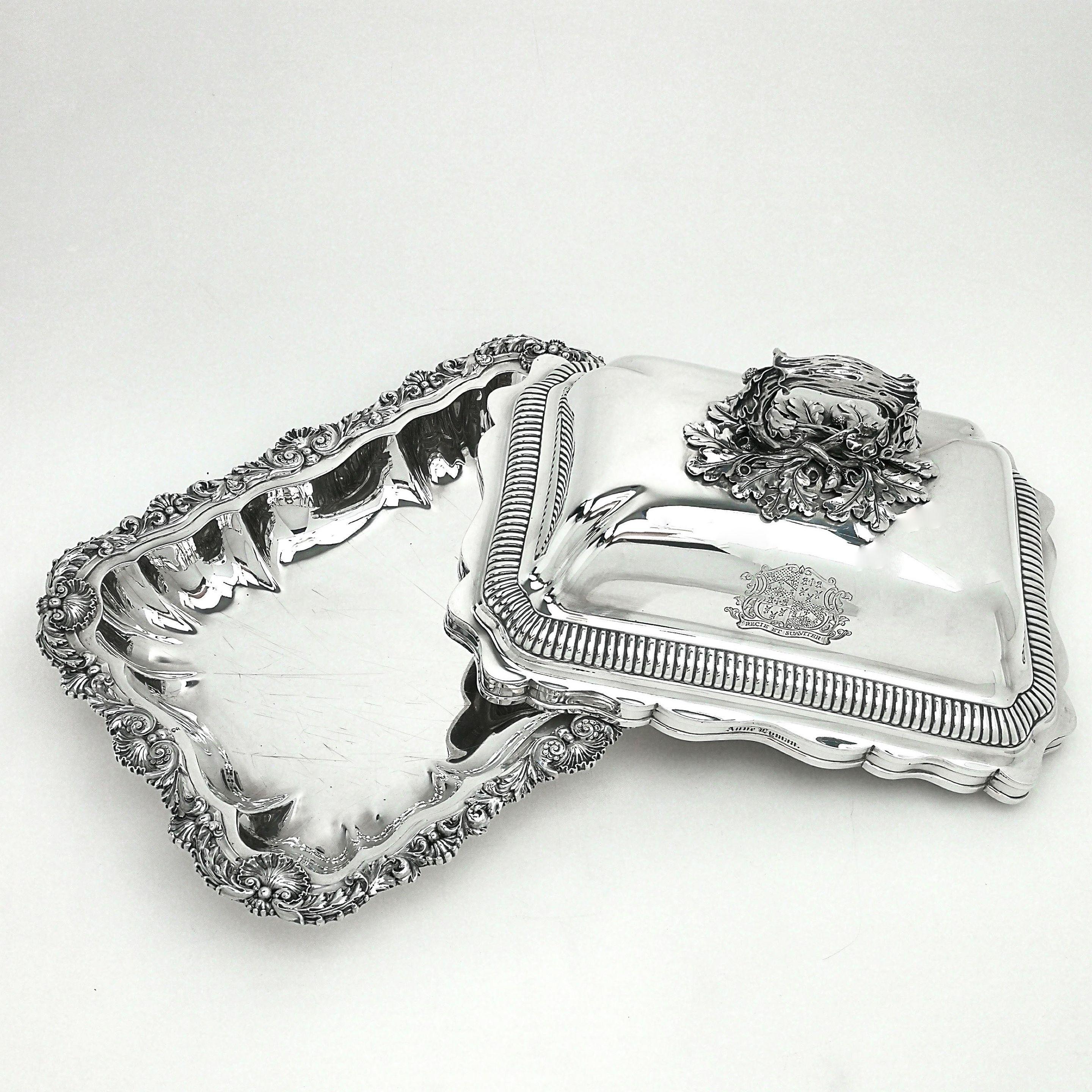 Paul Storr Antique Georgian George III Sterling Silver Entree Dish 1819-1820  In Good Condition In London, GB