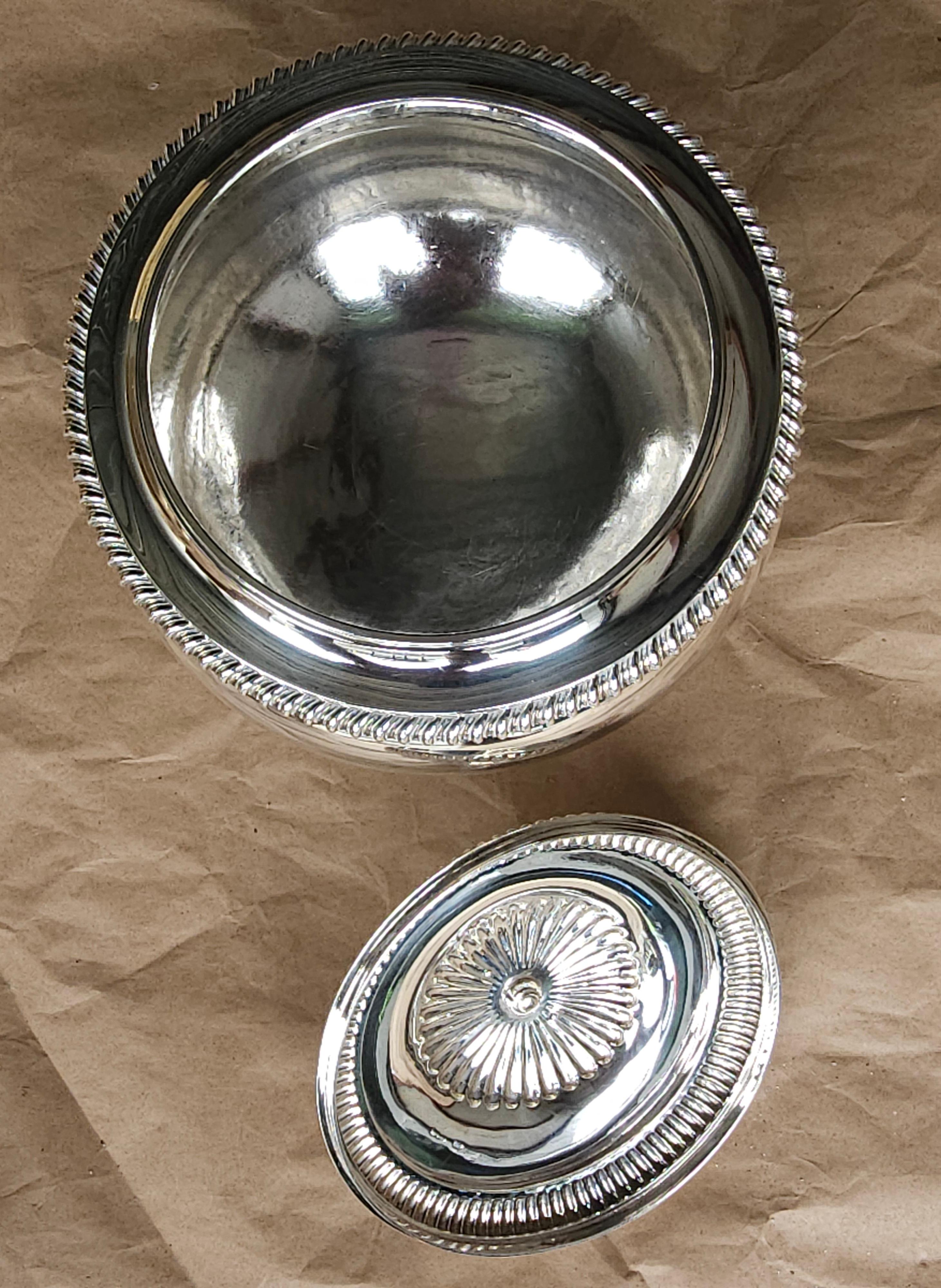 Paul Storr English Sterling Silver Covered Soup Tureen On Stand, London 1823 In Good Condition For Sale In Germantown, MD