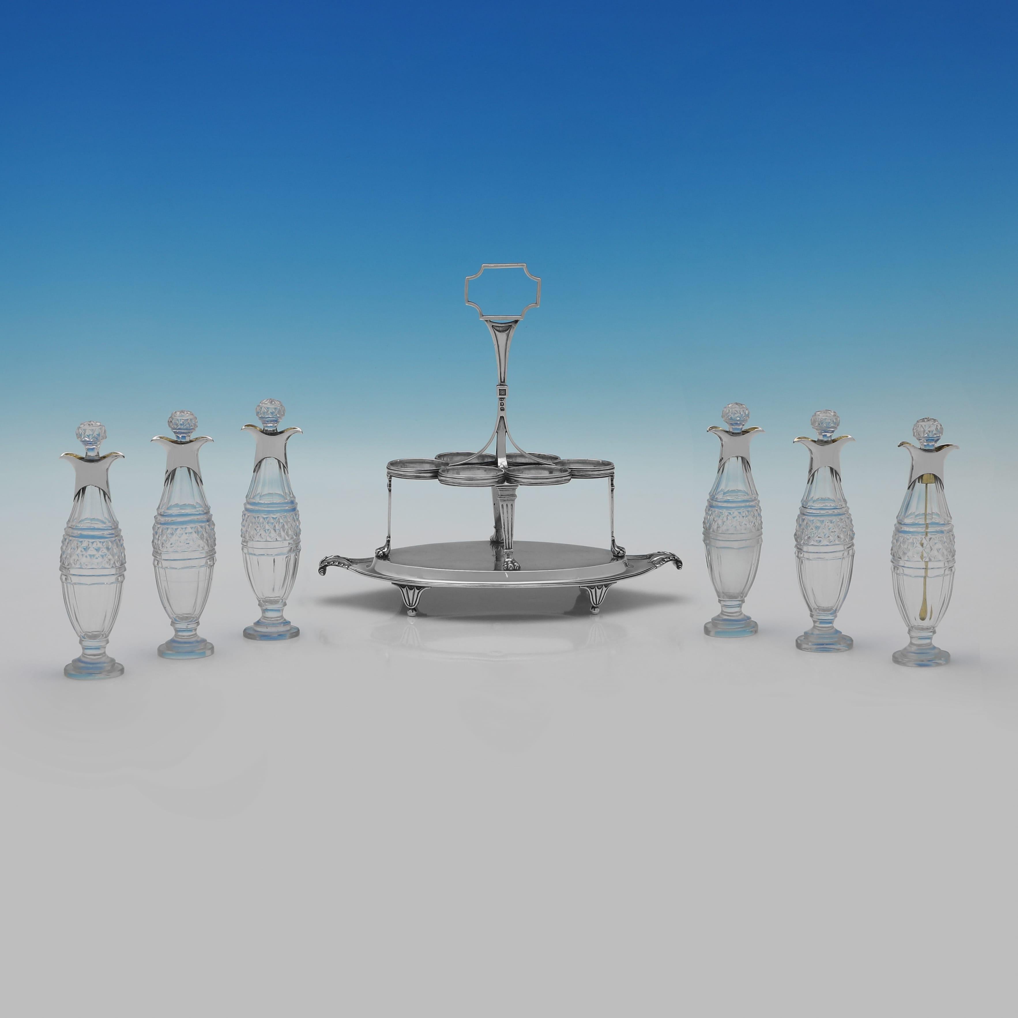 Paul Storr - Set aus Sterlingsilber und geschliffenem Glas aus dem Jahr 1799 (Neoklassisch) im Angebot