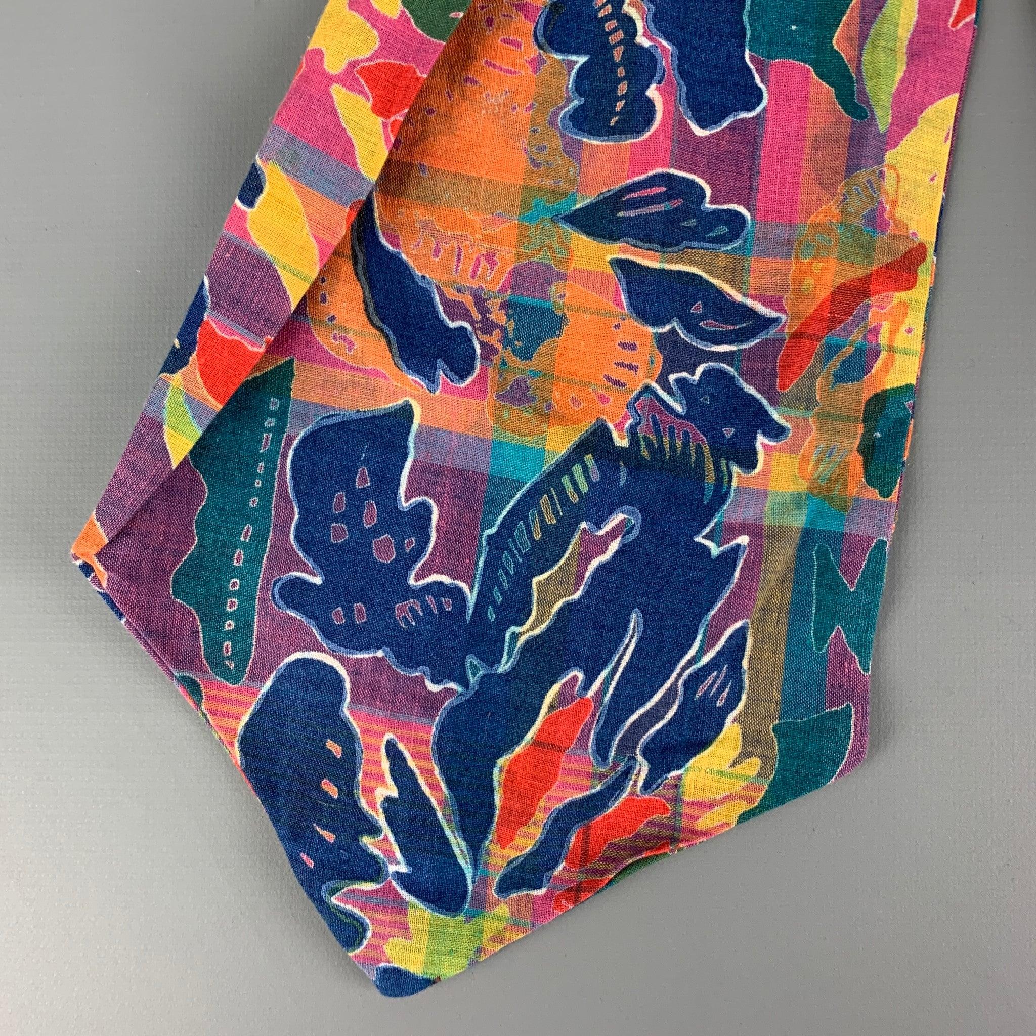PAUL STUART
ascot comes in a multi-color abstract cotton. Very Good Pre-Owned Condition. 

Measurements: 
  Shortest Width: 2 inches  Longest Width: 6 inches  Length: 34 inches 
  
  
 
Reference: 118809
Category: Tie
More Details
    
Brand:  PAUL
