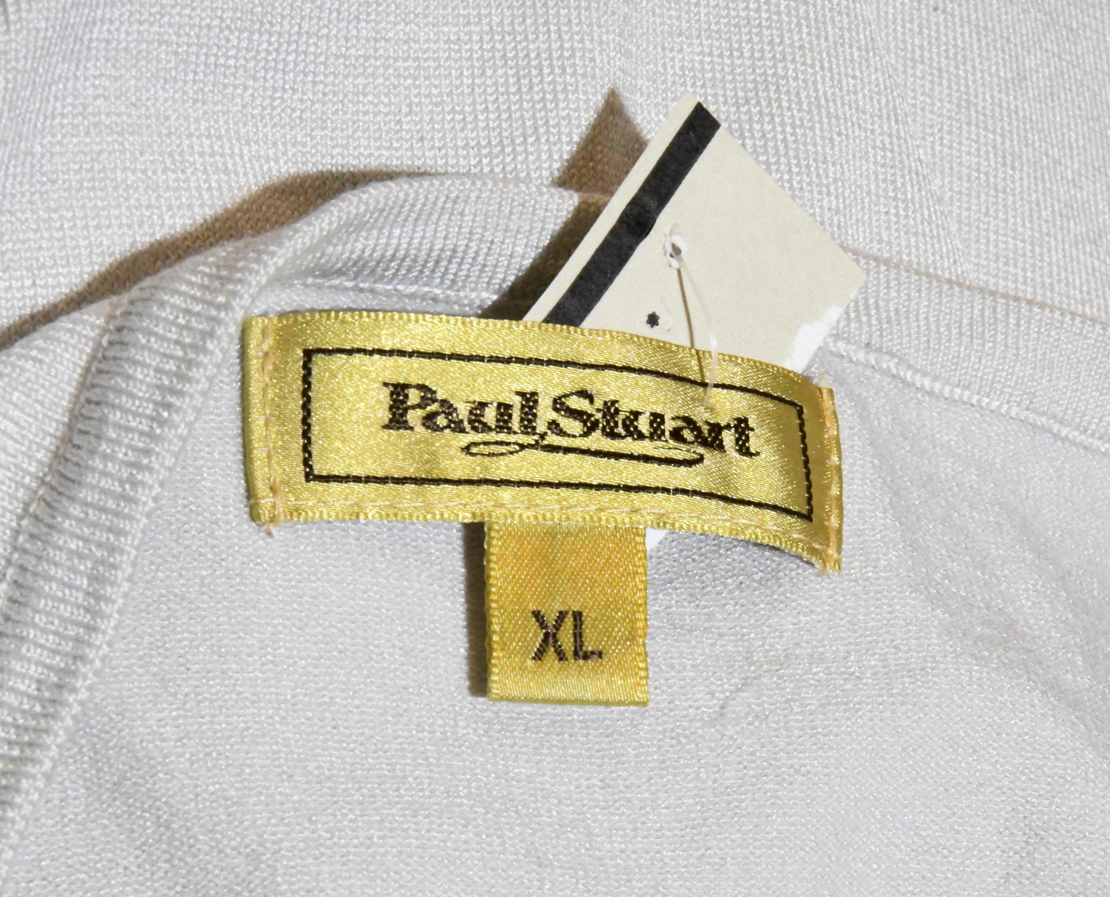 Paul Stuart Short Sleeve Light Blue Relaxed Fit Top  In Excellent Condition For Sale In Palm Beach, FL