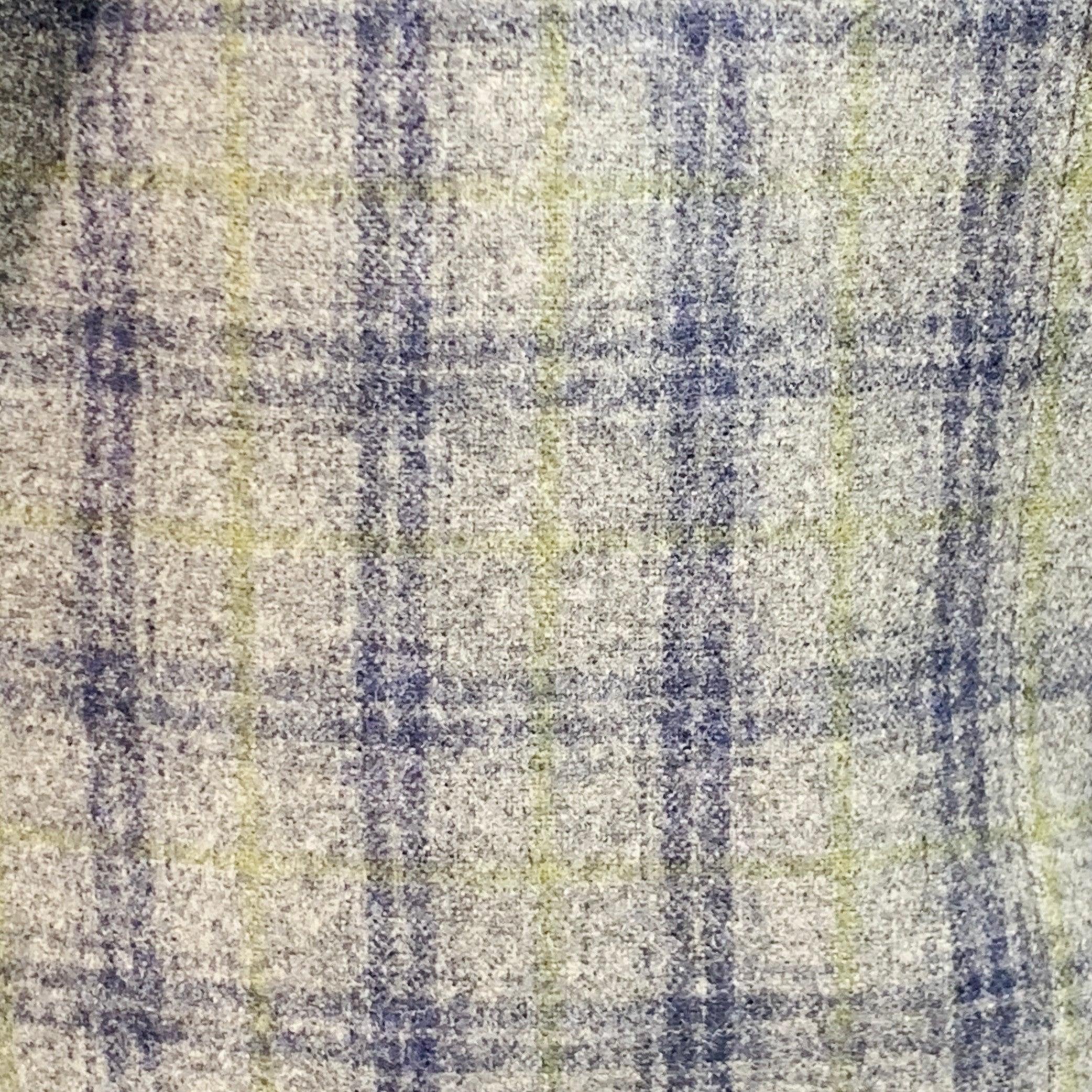 Abrigo sport PAUL STUART
en tejido de lana gris, azul marino y verde, con estampado de cuadros escoceses, solapa de muesca, doble abertura en la espalda y cierre con doble botón. Fabricado en Canadá.Excelente estado de conservación. 

Marcado:   41