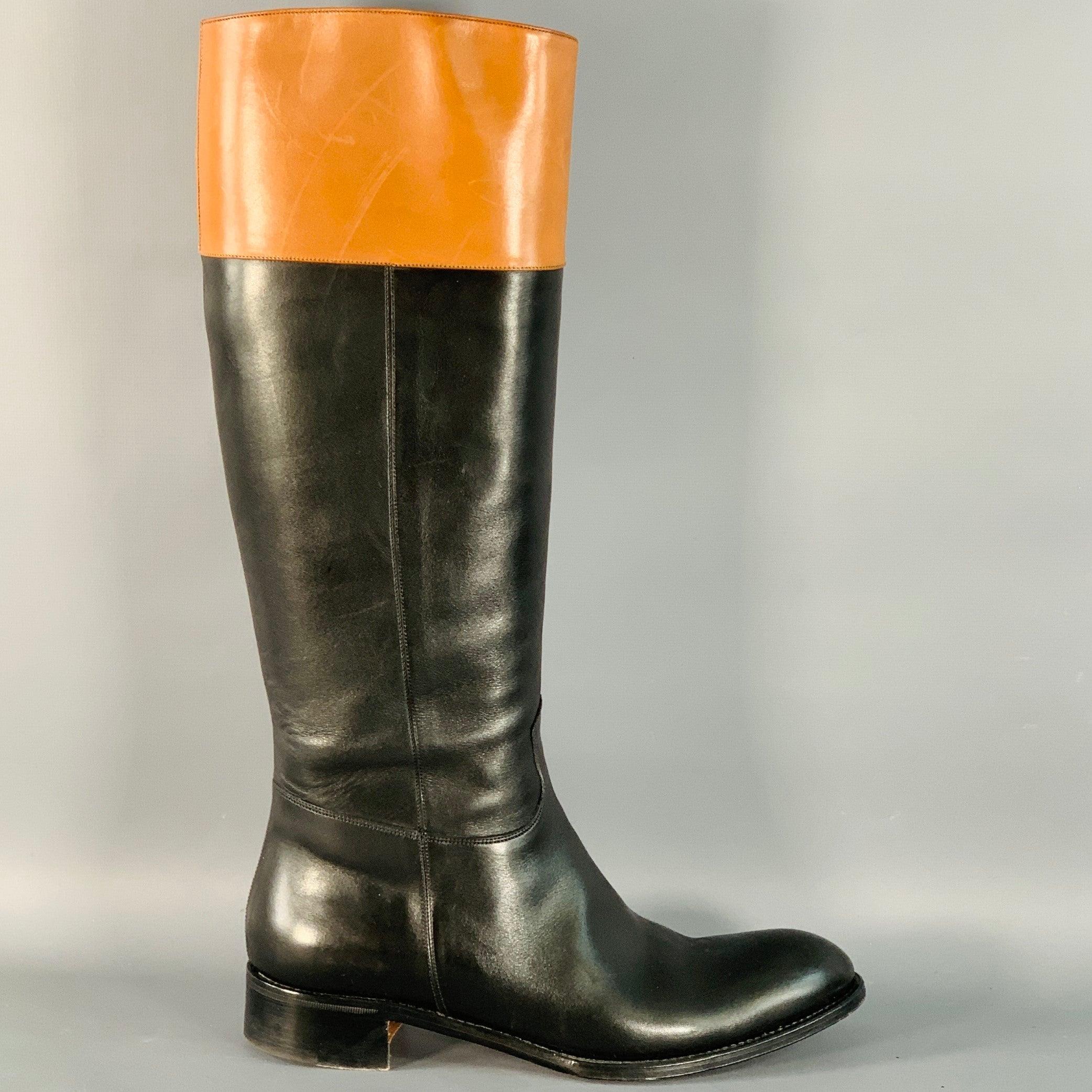 Bottes PAUL STUART
en cuir noir et beige, avec un style cavalier à mi-mollet, une semelle en cuir et une fermeture à glissière sur le côté. Fabriqué en ItalieTrès bon état d'occasion. Petites traces d'usure à l'intérieur. 

Marqué :   7.5 1