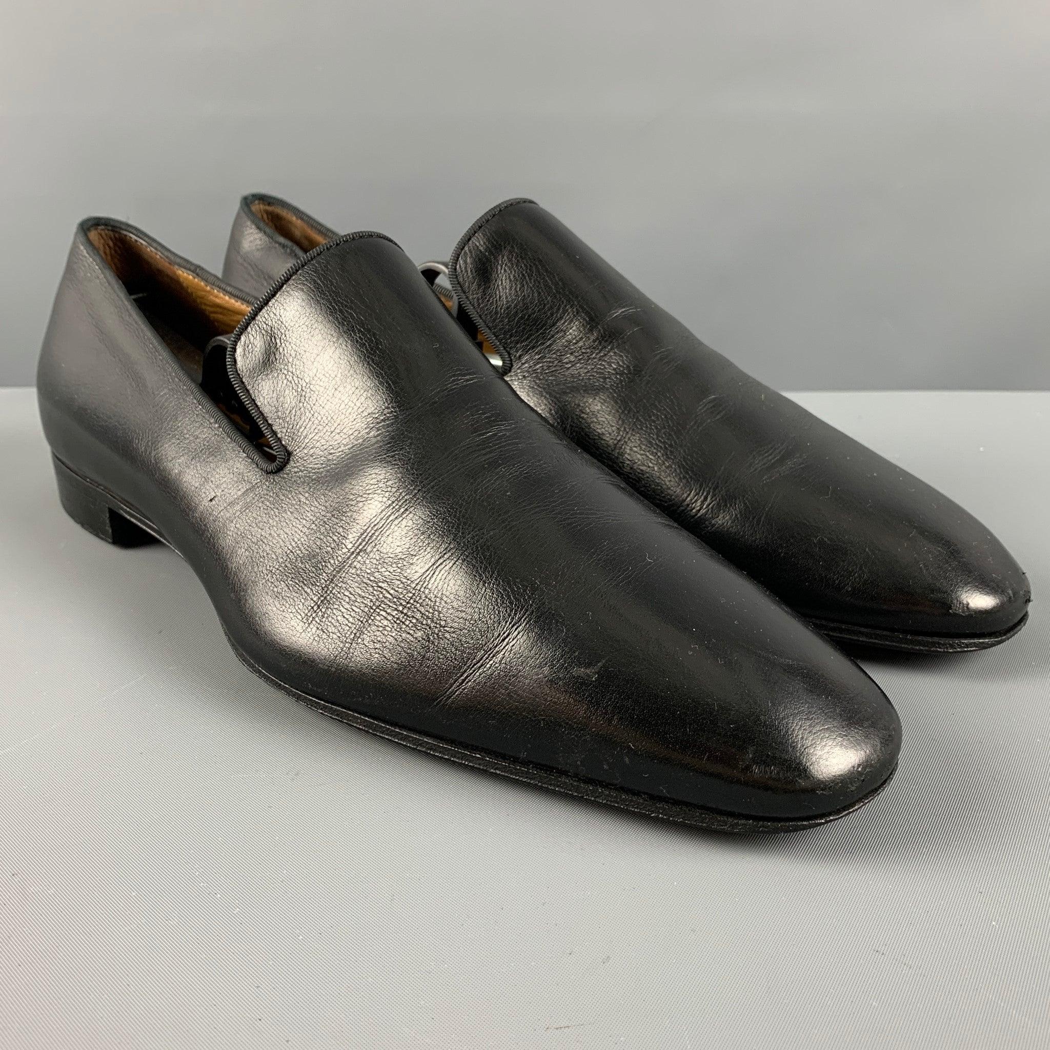PAUL STUART Harrier loafers comes in a black leather material featuring a square toe and a slip on style. Comes with dust bag. Made in Italy. Excellent Pre-Owned Condition. 

Marked:   9 1/2 17Outsole: 12.5 inches  x 4 inches  
  
  
 
Reference: