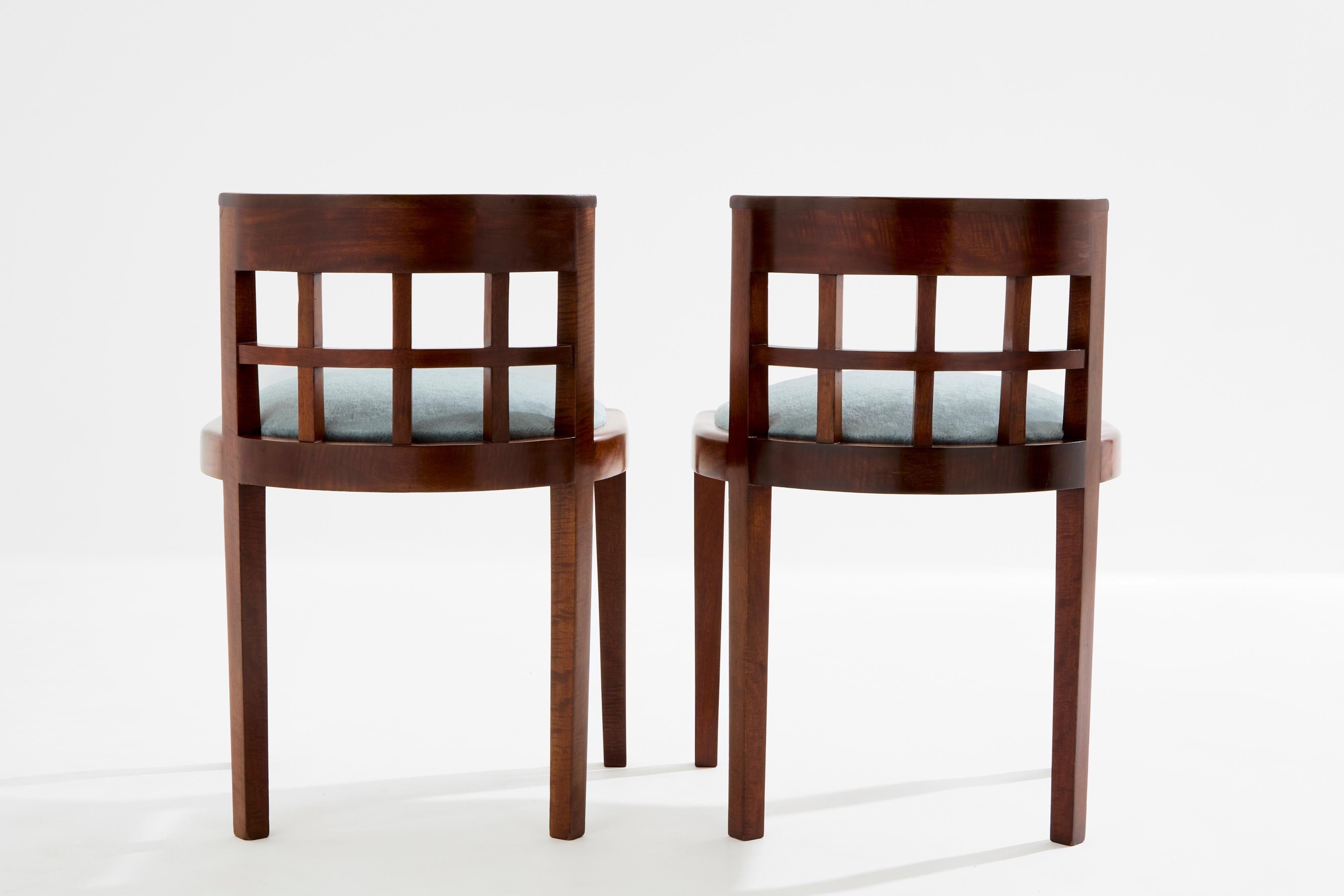 Paul T. Frankl Paar Beistellstühle Curly Walnuss Mohair Samt 1933 im Angebot 5