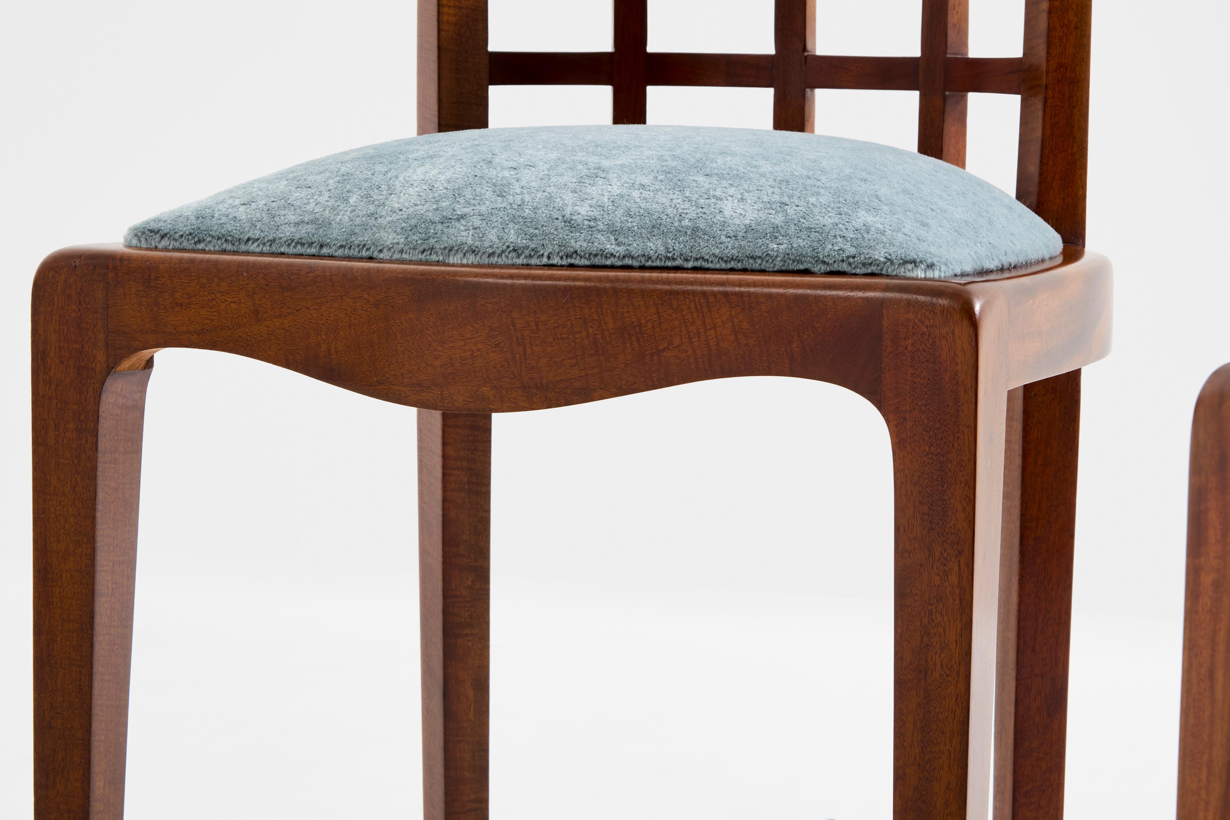 Paul T. Frankl Paar Beistellstühle Curly Walnuss Mohair Samt 1933 im Zustand „Gut“ im Angebot in Paris, IDF