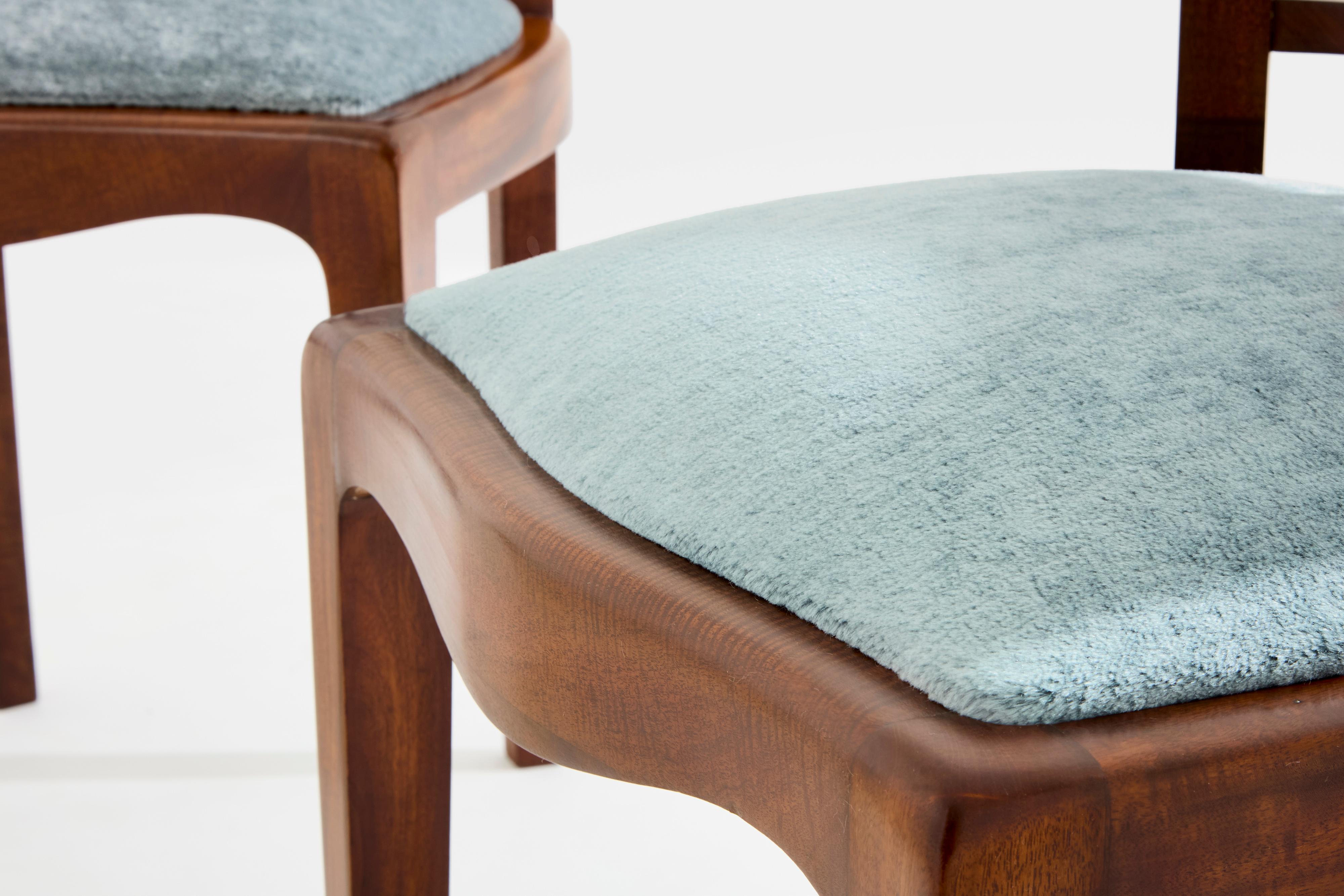 Paul T. Frankl Paar Beistellstühle Curly Walnuss Mohair Samt 1933 (Mitte des 20. Jahrhunderts) im Angebot