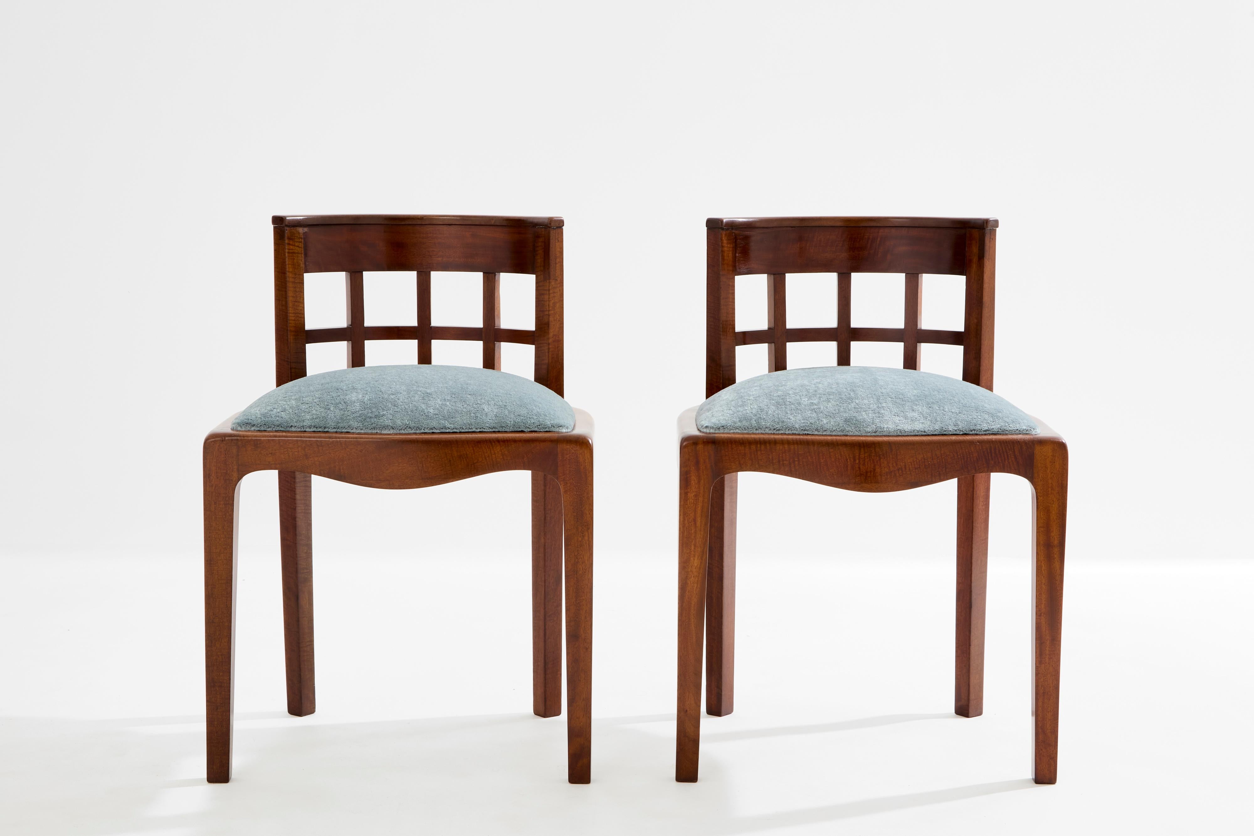 Paul T. Frankl Paar Beistellstühle Curly Walnuss Mohair Samt 1933 im Angebot 3