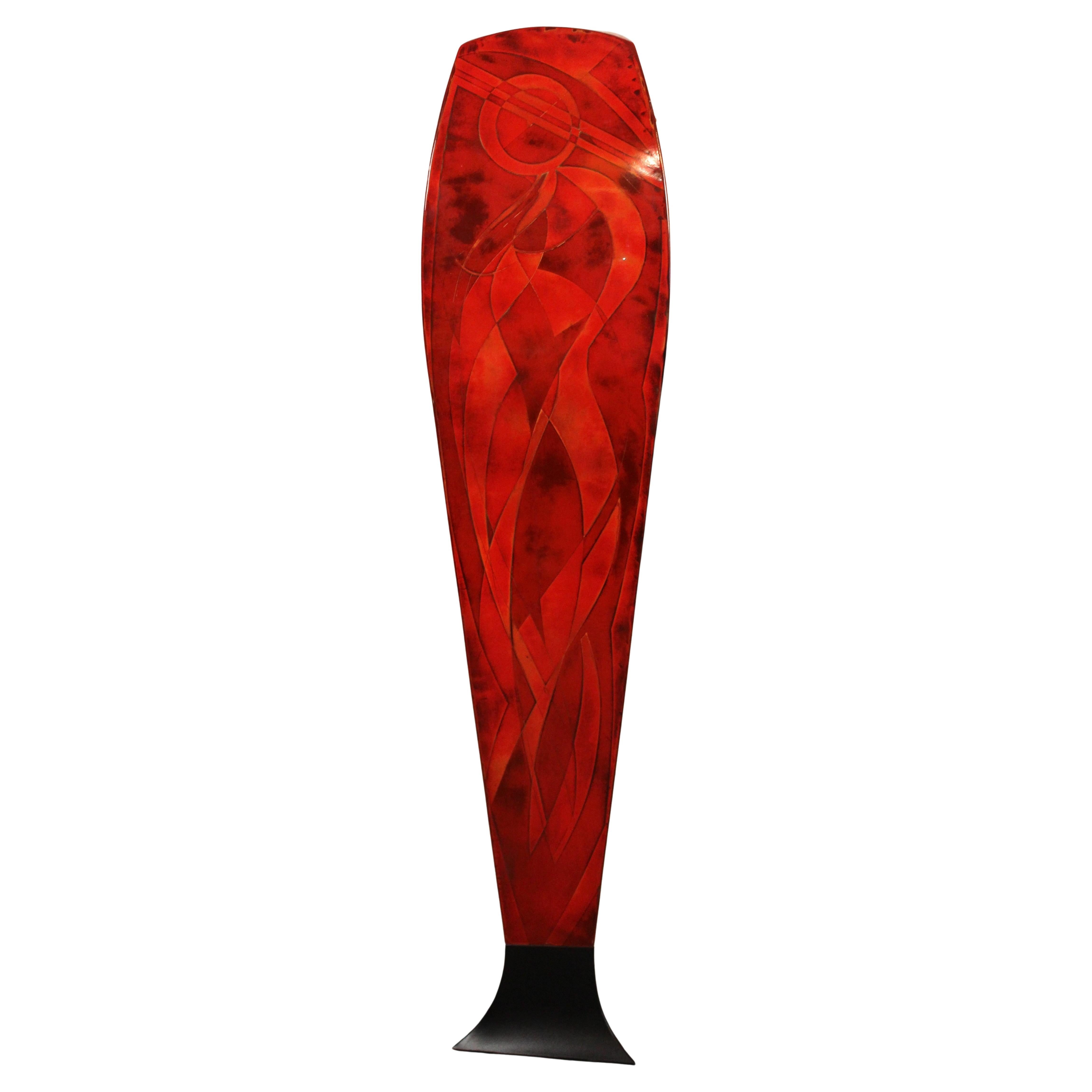 Escultura sarcófago rojo firmada por Paul Tamanian en venta