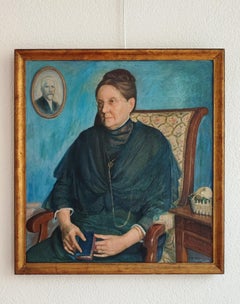 Seated lady with glasses
