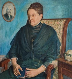 Seated lady with glasses