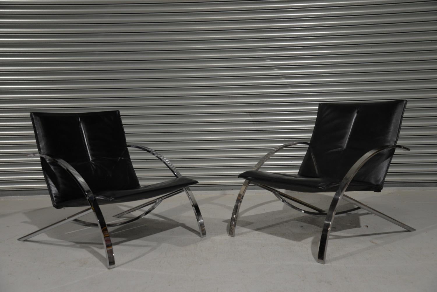 We are delighted to bring to you two Paul Tuttle Arco lounge chairs for Strassle International of Switzerland. Hand built to incredibly high standards by Strassle in 1978, Paul Tuttle described this extremely comfortable chair as his best piece,