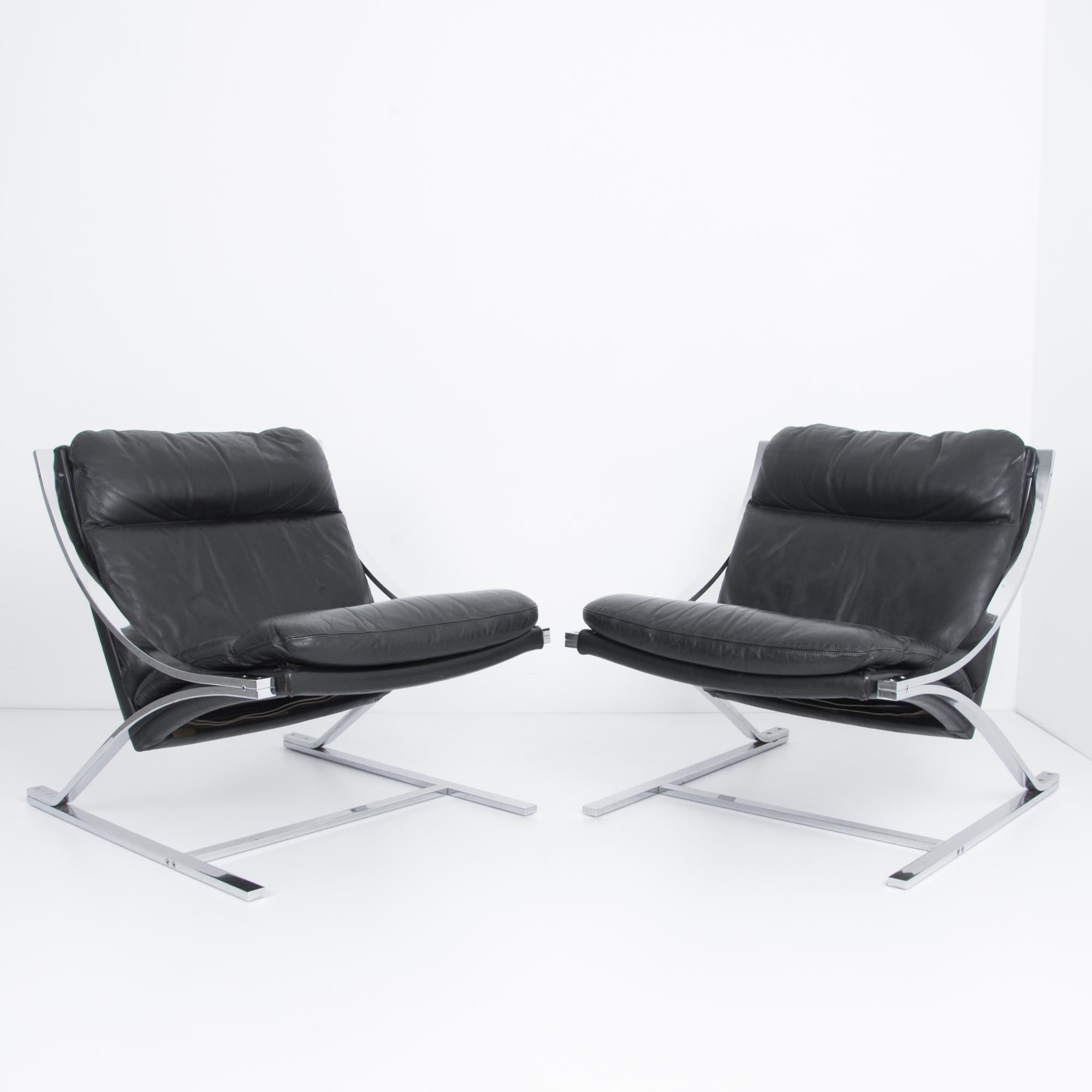 Swiss Paul Tuttle Black Leather Zeta Lounge Chairs for Strassle, a Pair