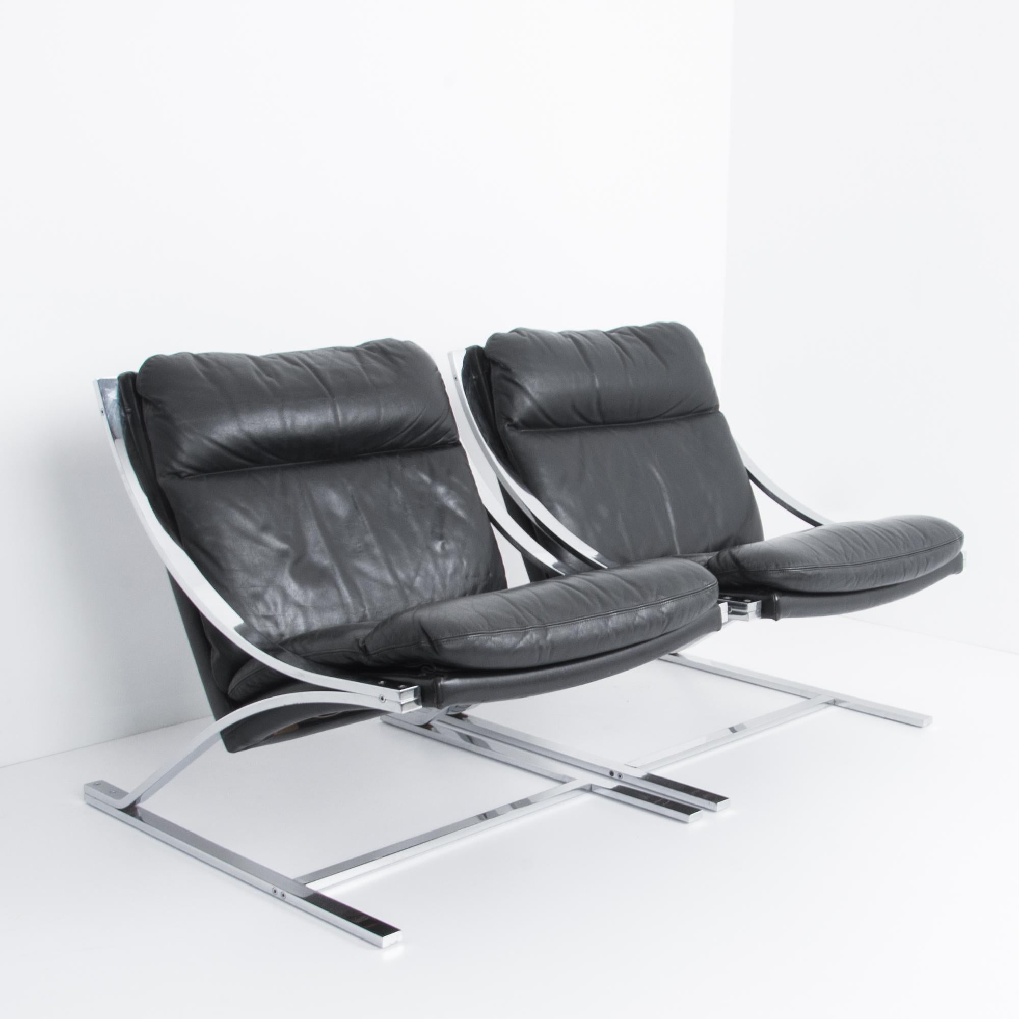 Paul Tuttle Black Leather Zeta Lounge Chairs for Strassle, a Pair 2