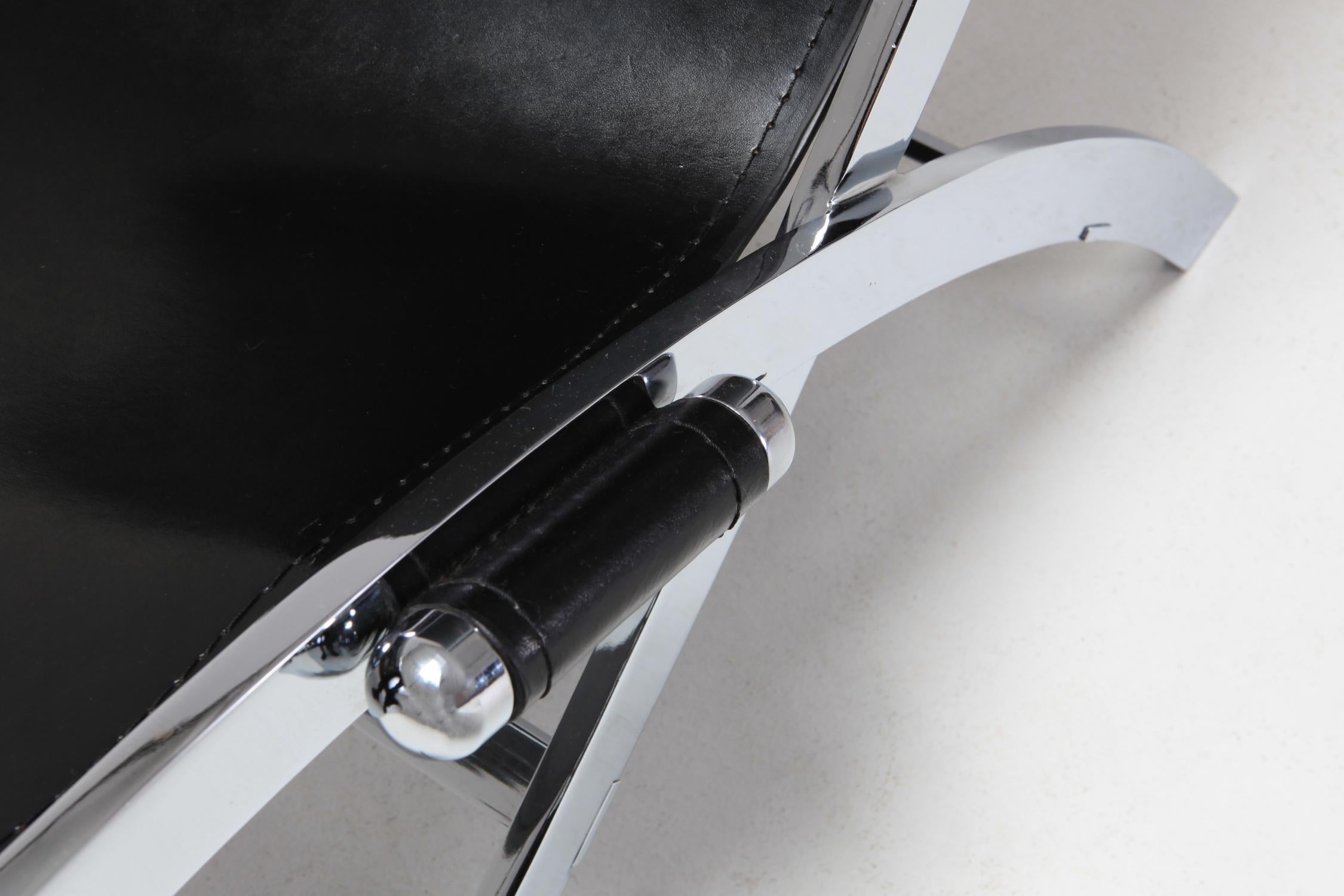 Late 20th Century Paul Tuttle for Flexform lounge chair in chrome and black leather