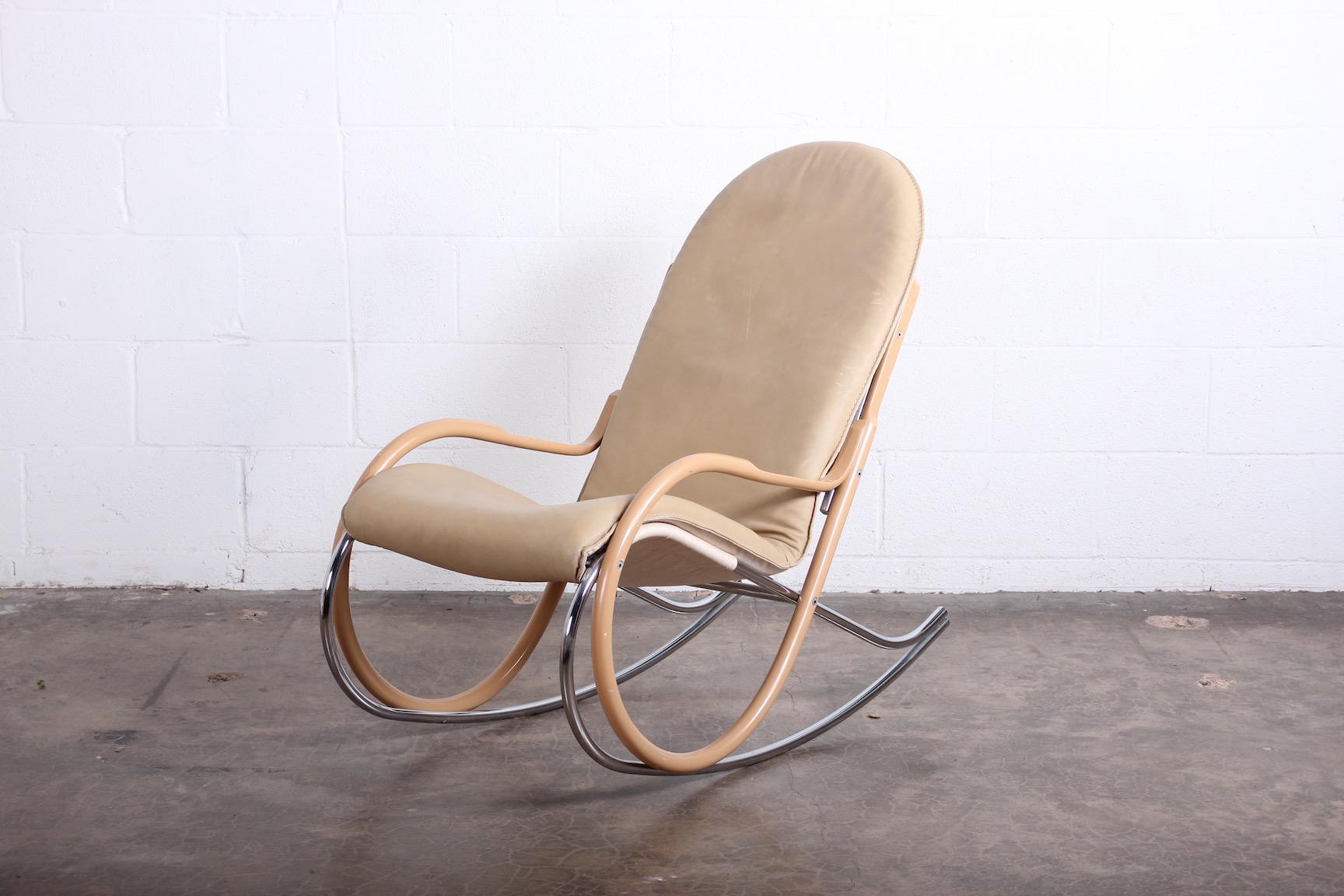 Chaise à bascule Nonna de Paul Tuttle 7