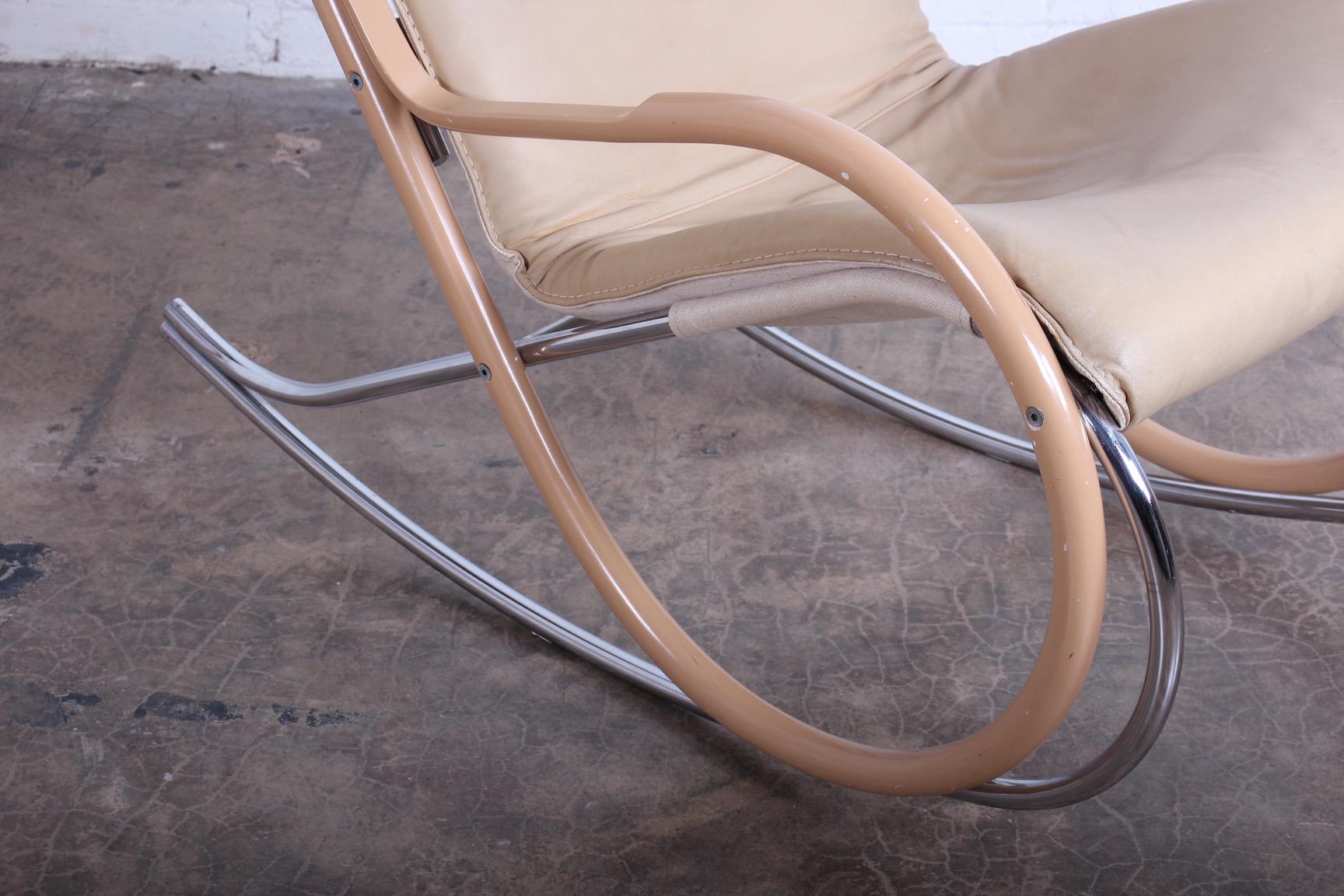 Chaise à bascule Nonna de Paul Tuttle 4