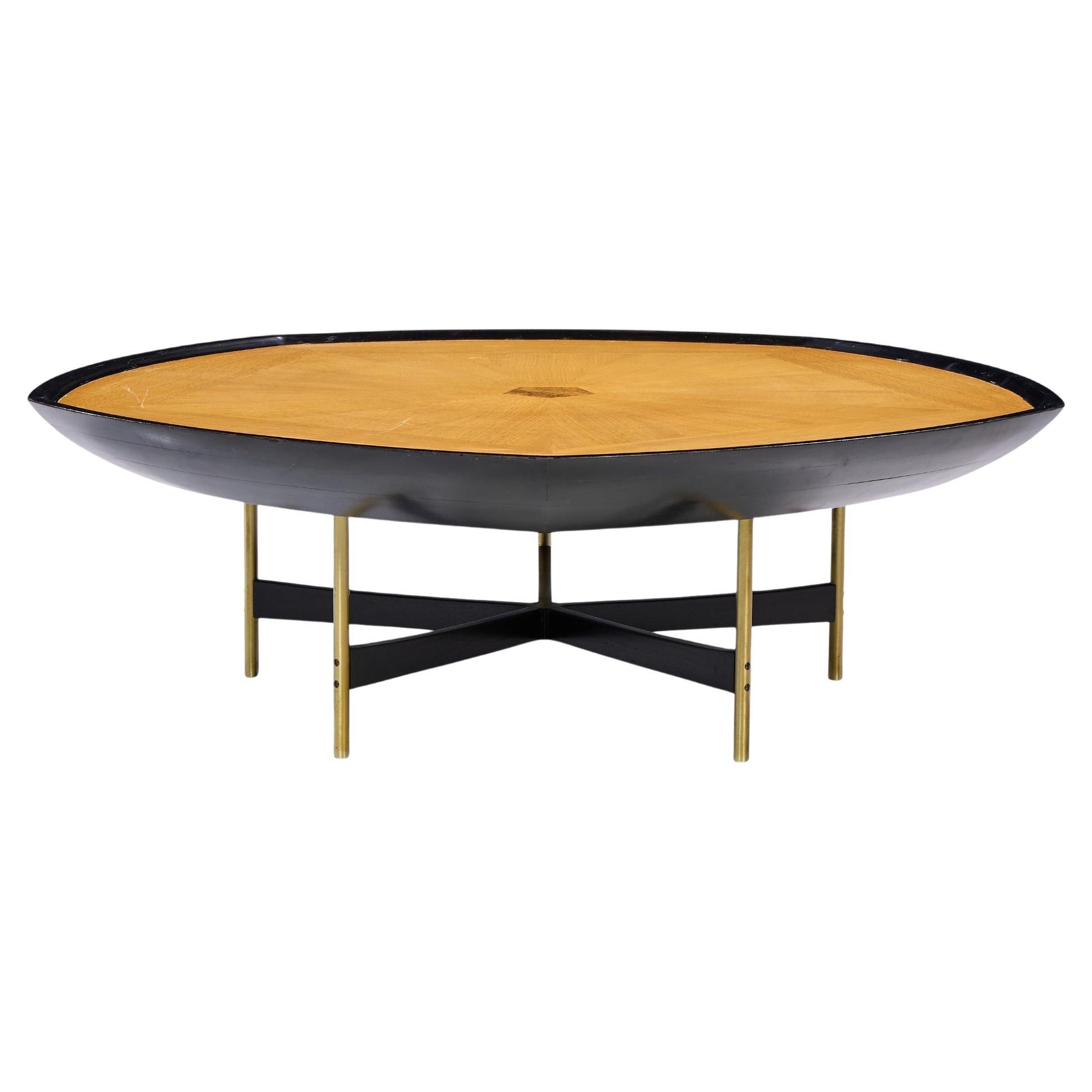 Paul Tuttle & Winsor White Collection Saker Transition Table basse en chêne et laiton en vente