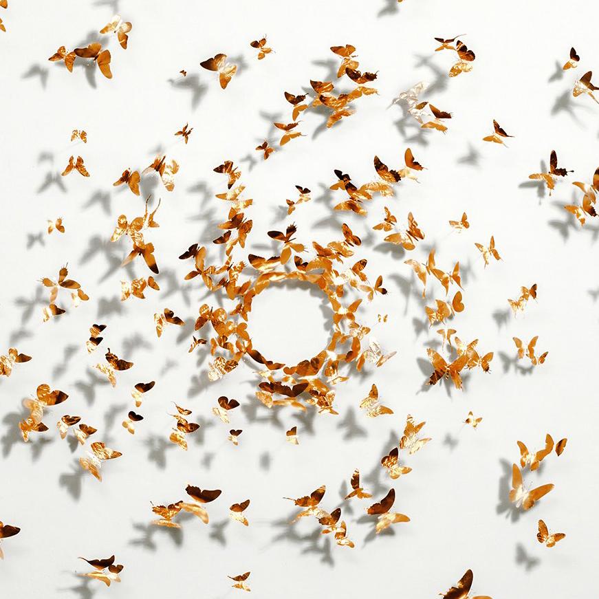 Médium : canettes d'aluminium trouvées, feuille de cuivre, fil de fer

Livré avec un modèle d'installation et un kit d'outils de prêt. 
L'installation peut être organisée avec la JONATHAN FERRARA GALLERY.

PAUL VILLINSKI crée des œuvres d'art en