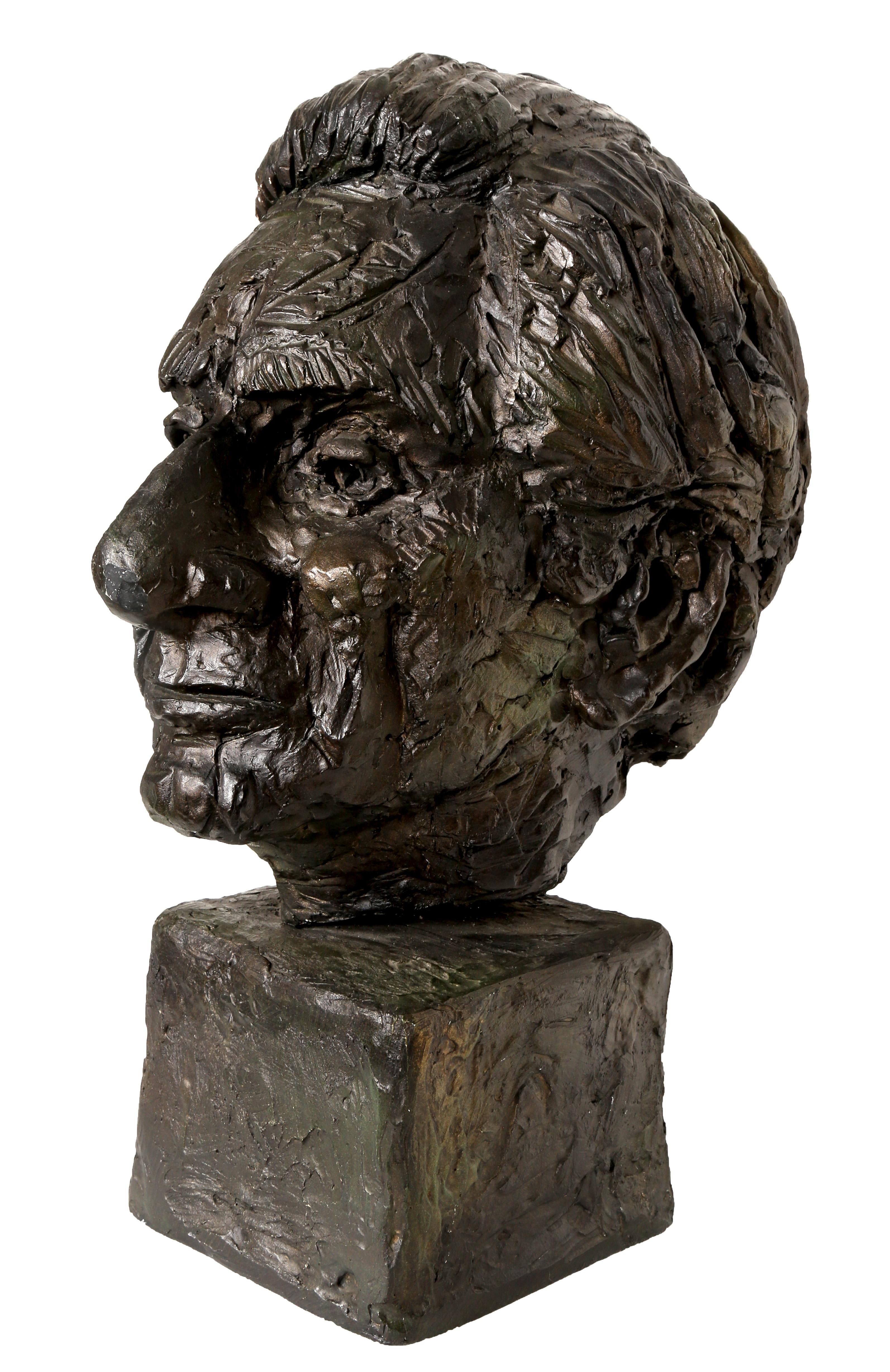 Bust eines Mannes, Skulptur von Paul von Ringelheim im Angebot 1