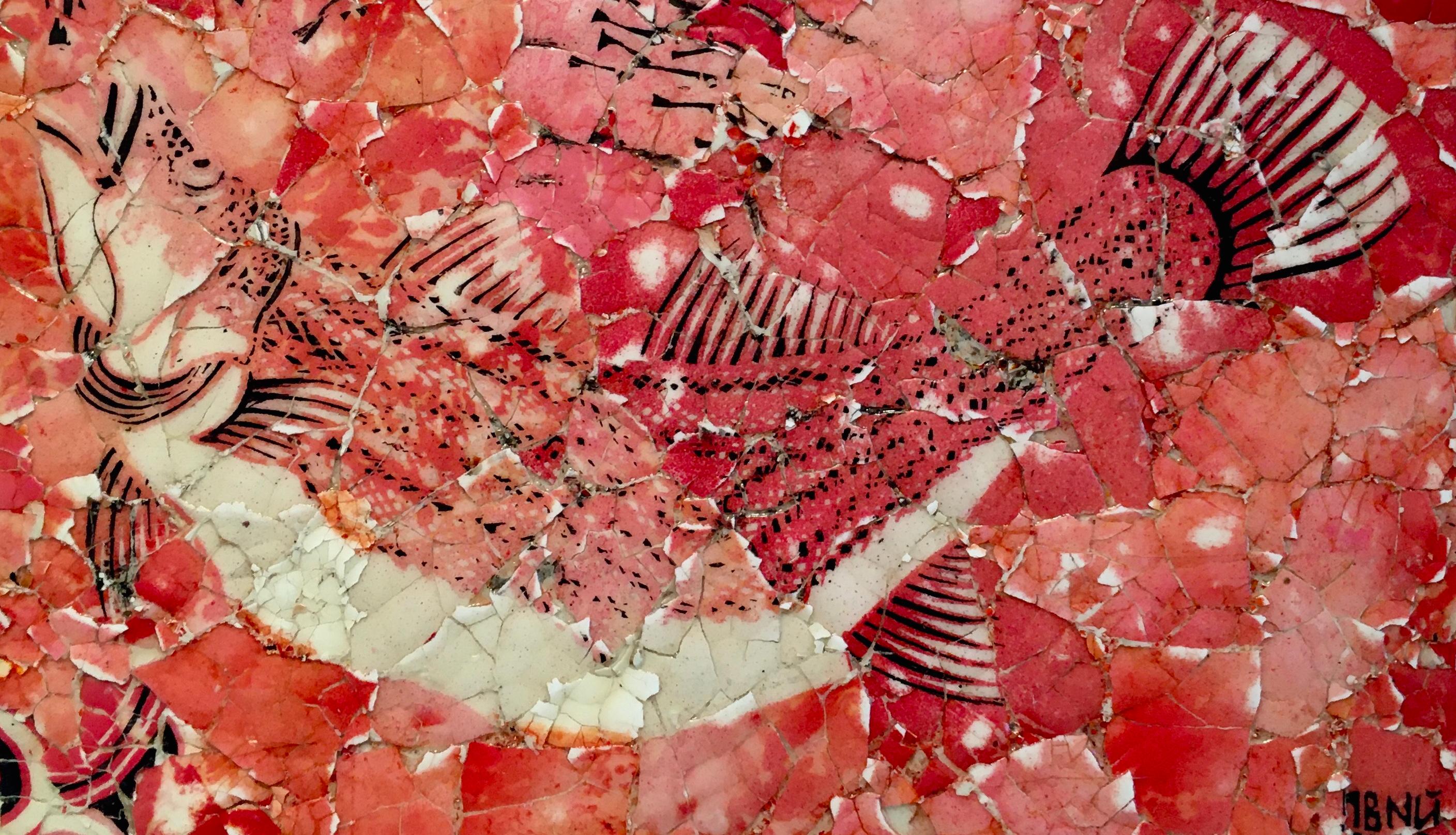 Collage aus gegossener Eierschale auf gefundenem Holz: „Striped Bass“ (Zeitgenössisch), Mixed Media Art, von Paul Wirhun