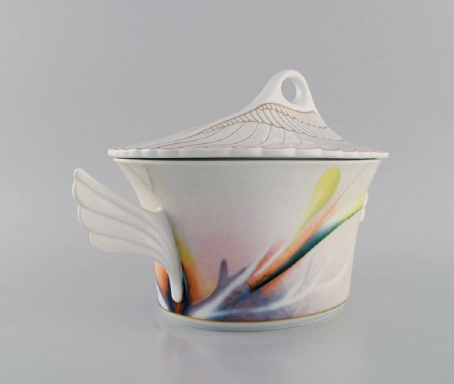 Paul Wunderlich for Rosenthal. Large Mythos porcelain tureen. 1980 / 90's.
In excellent condition.
Measures: 33.5 x 19 cm.
Stamped.
