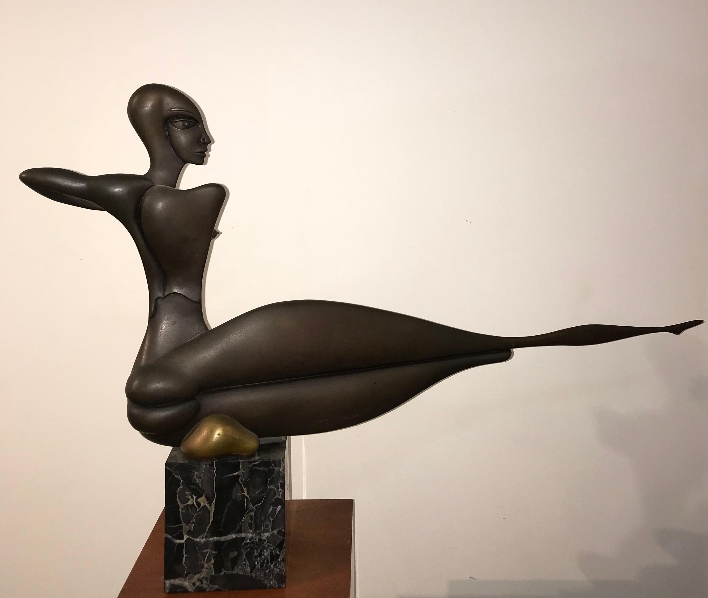 Skulptur eines Aktes – Sculpture von Paul Wunderlich